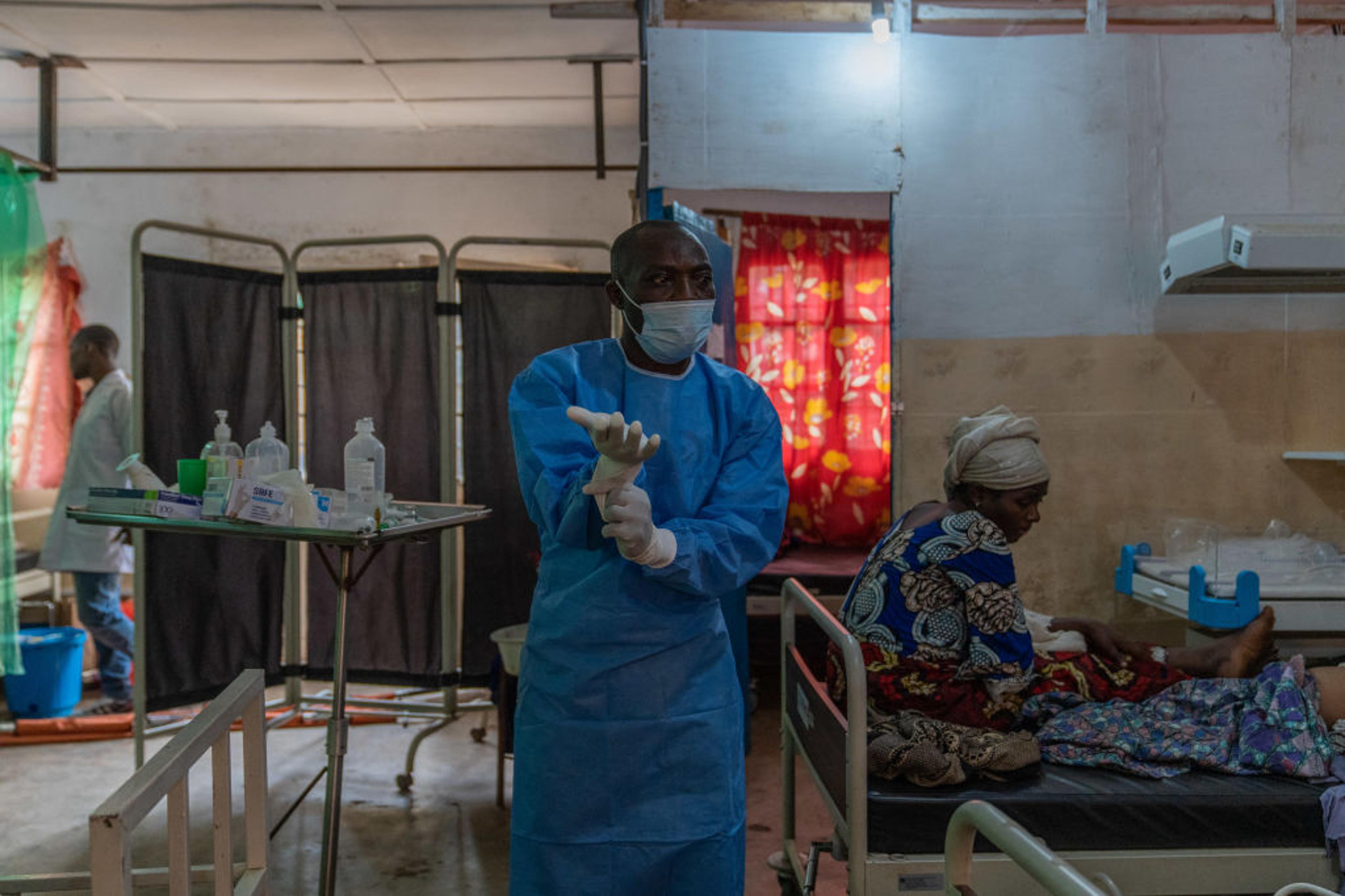 A nurse in an mpox ward in DRC.