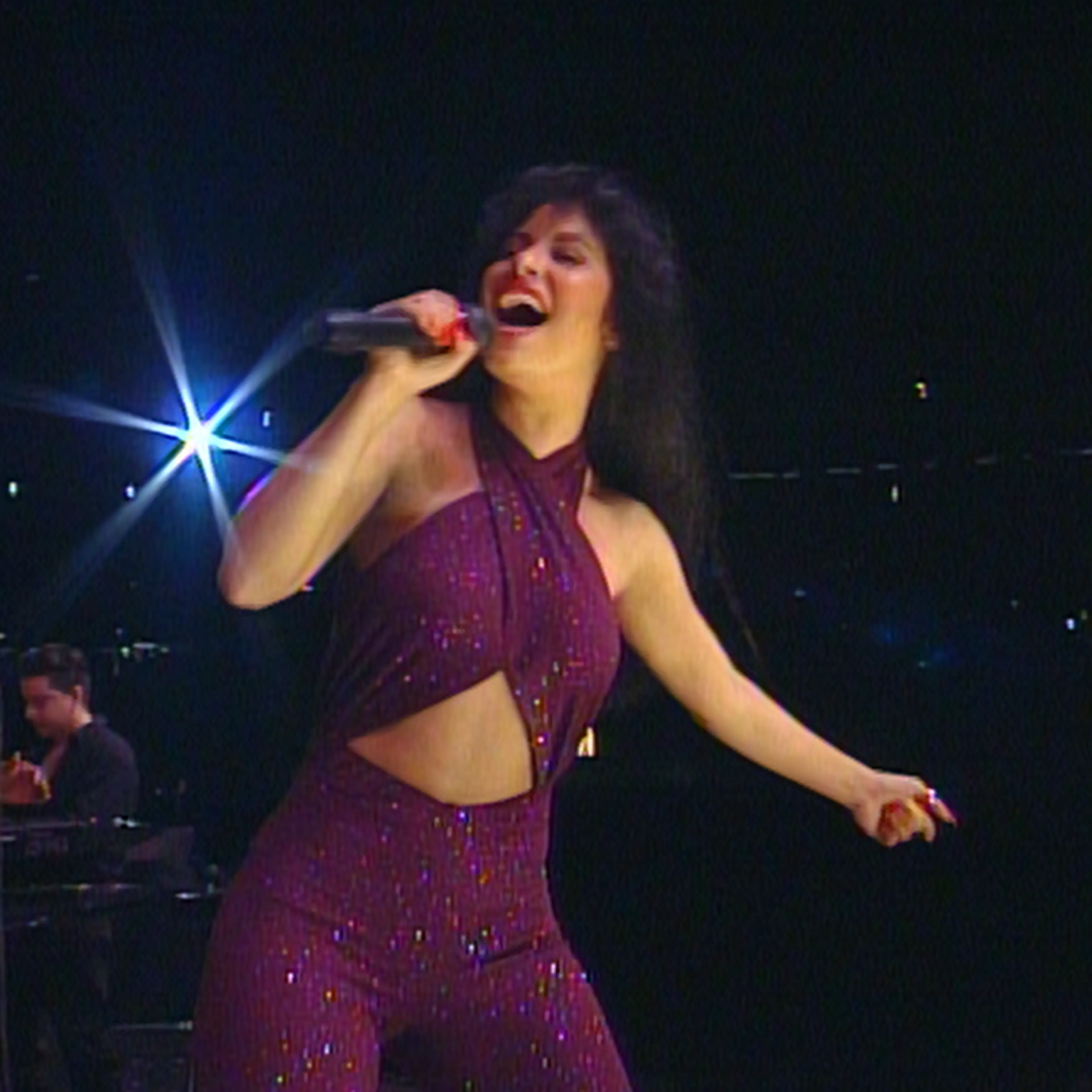 Legendary Latina singer Selena in Netflix documentary 'Selena y Los Dinos'