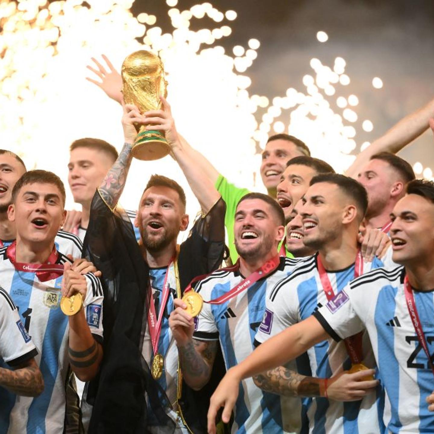 FBL-WC-2022-MATCH64-ARG-FRA-TROPHY