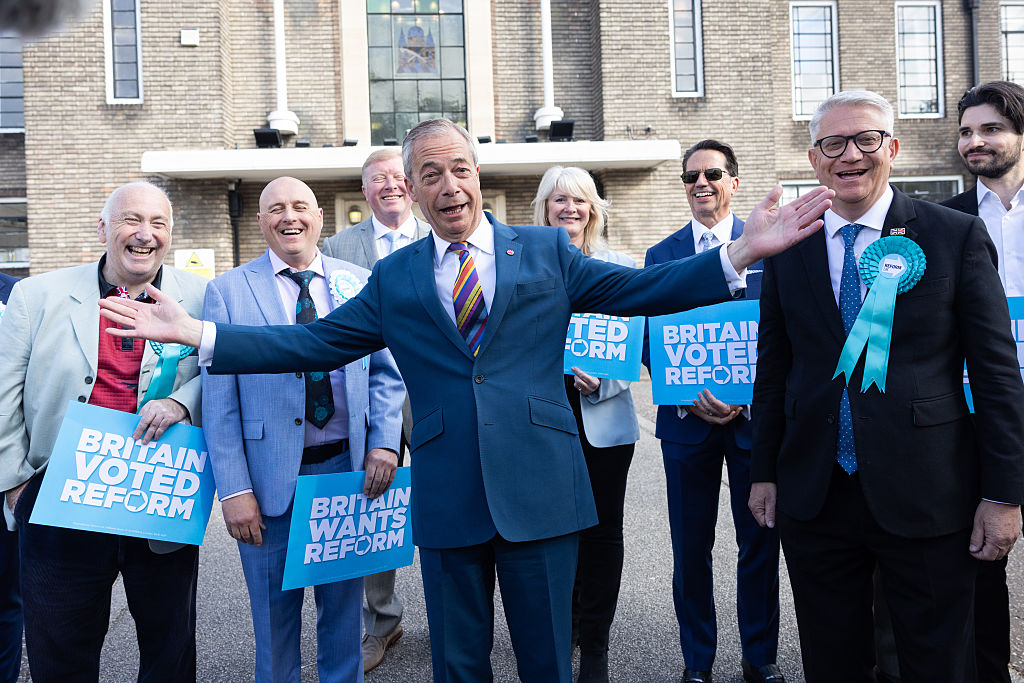 Trump Ally Farage Gains in U.K. Local Elections as Starmer Future Uncertain