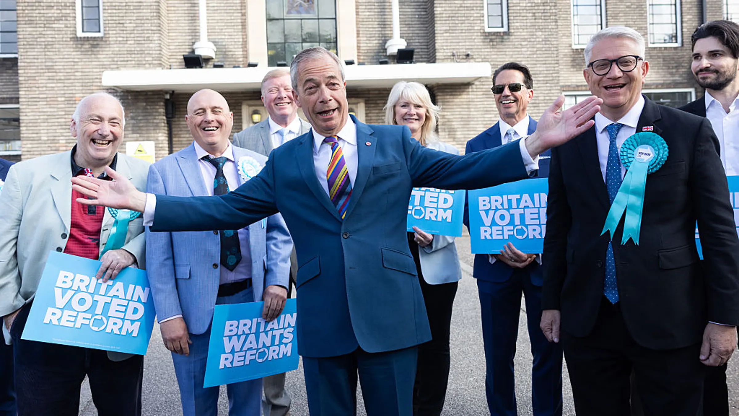 Trump Ally Nigel Farage Gains in U.K. Local Elections as Starmer’s Future Uncertain
