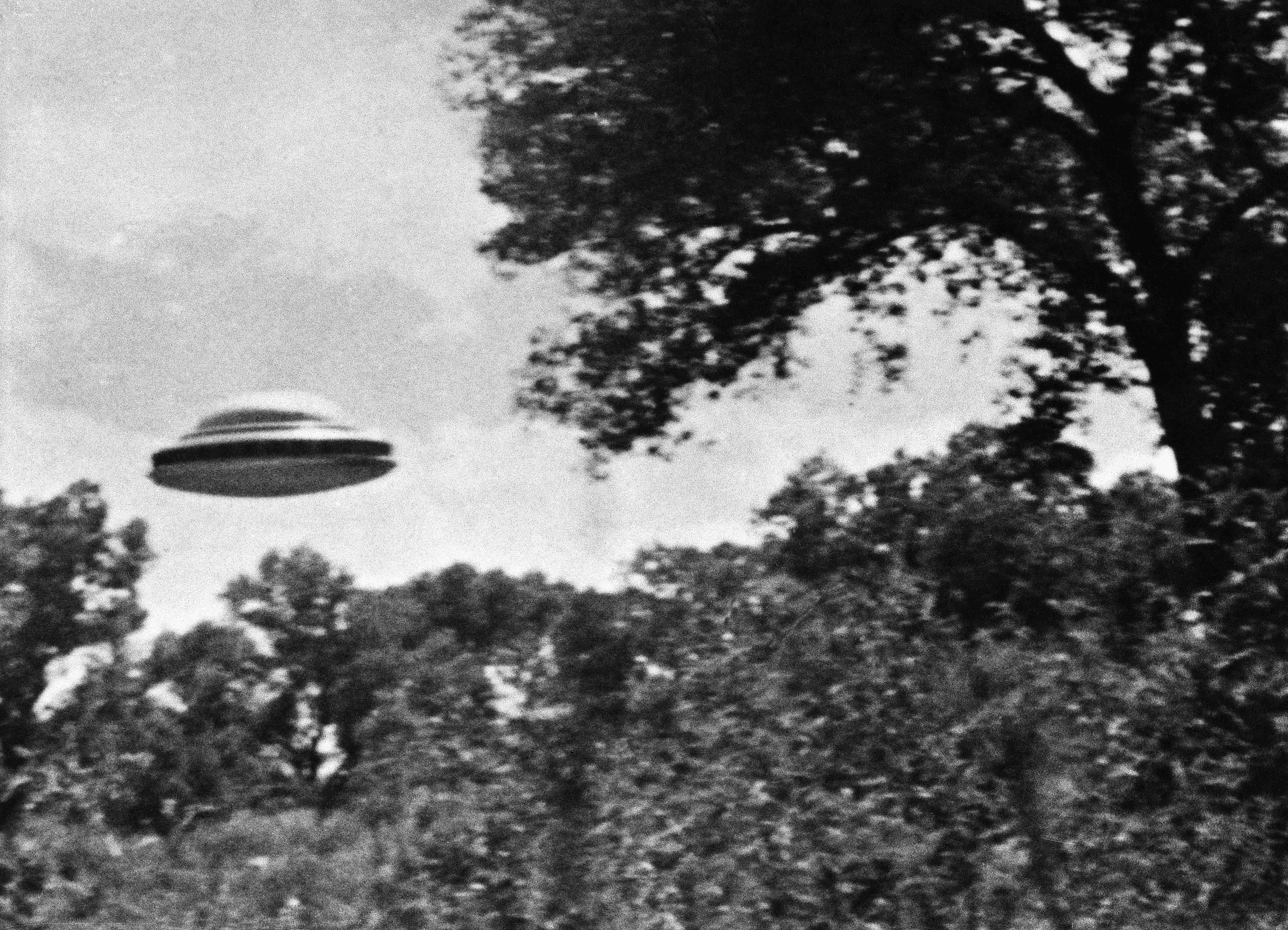 UFO Sighting Photos: 10 Unexplained Pictures From History