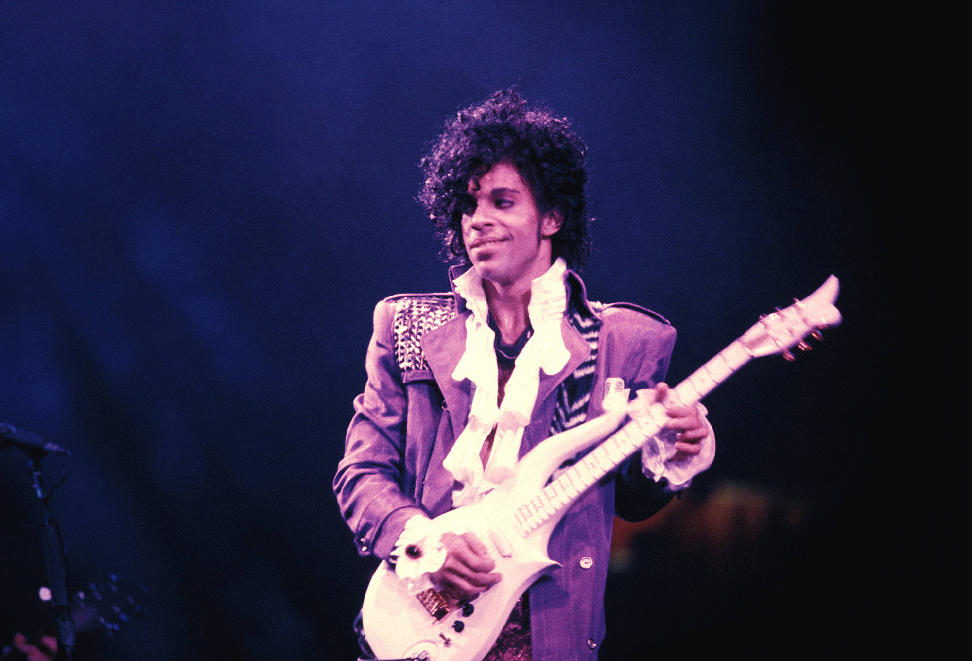 prince dressed in purple 35 Prince looking good wearing purple ideas