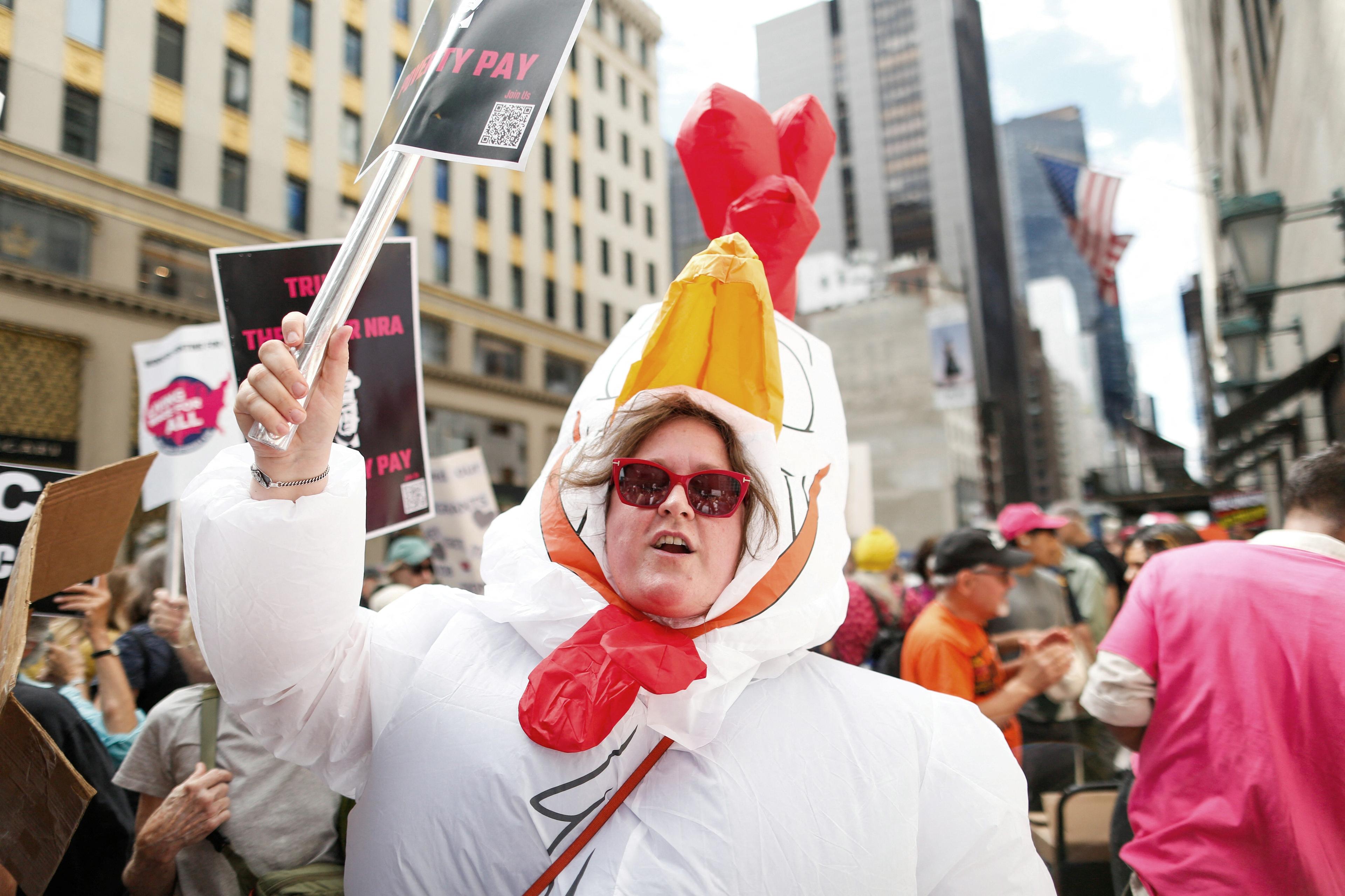 Chicago Mayor Leads ‘No Federal Troops’ Chant as Labor Day Protests Sweep US — image 5