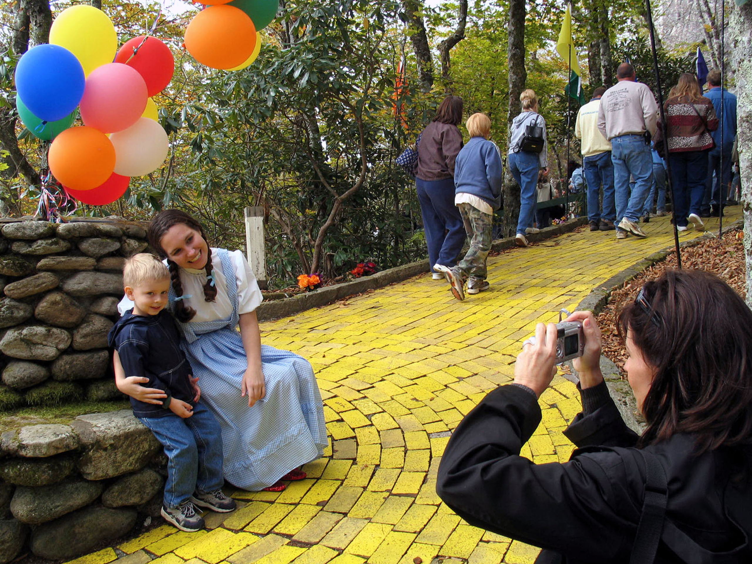 old OUTDOOR イエロー チェック柄back pack y2k city Wizard of Oz: People Stealing Yellow Bricks From Old Amusement Park