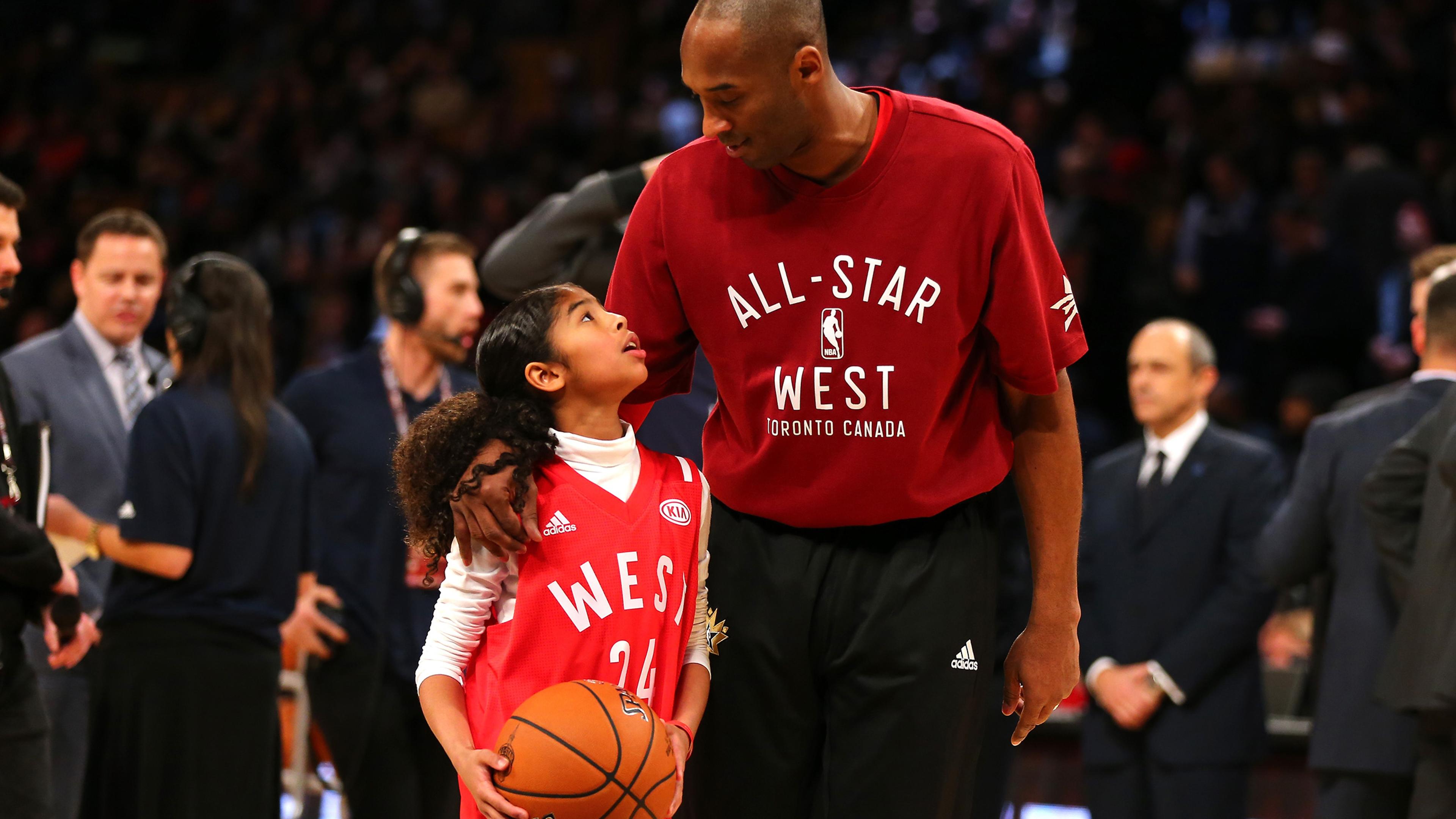 Kobe Bryant warms up with daughter Gianna Bryant