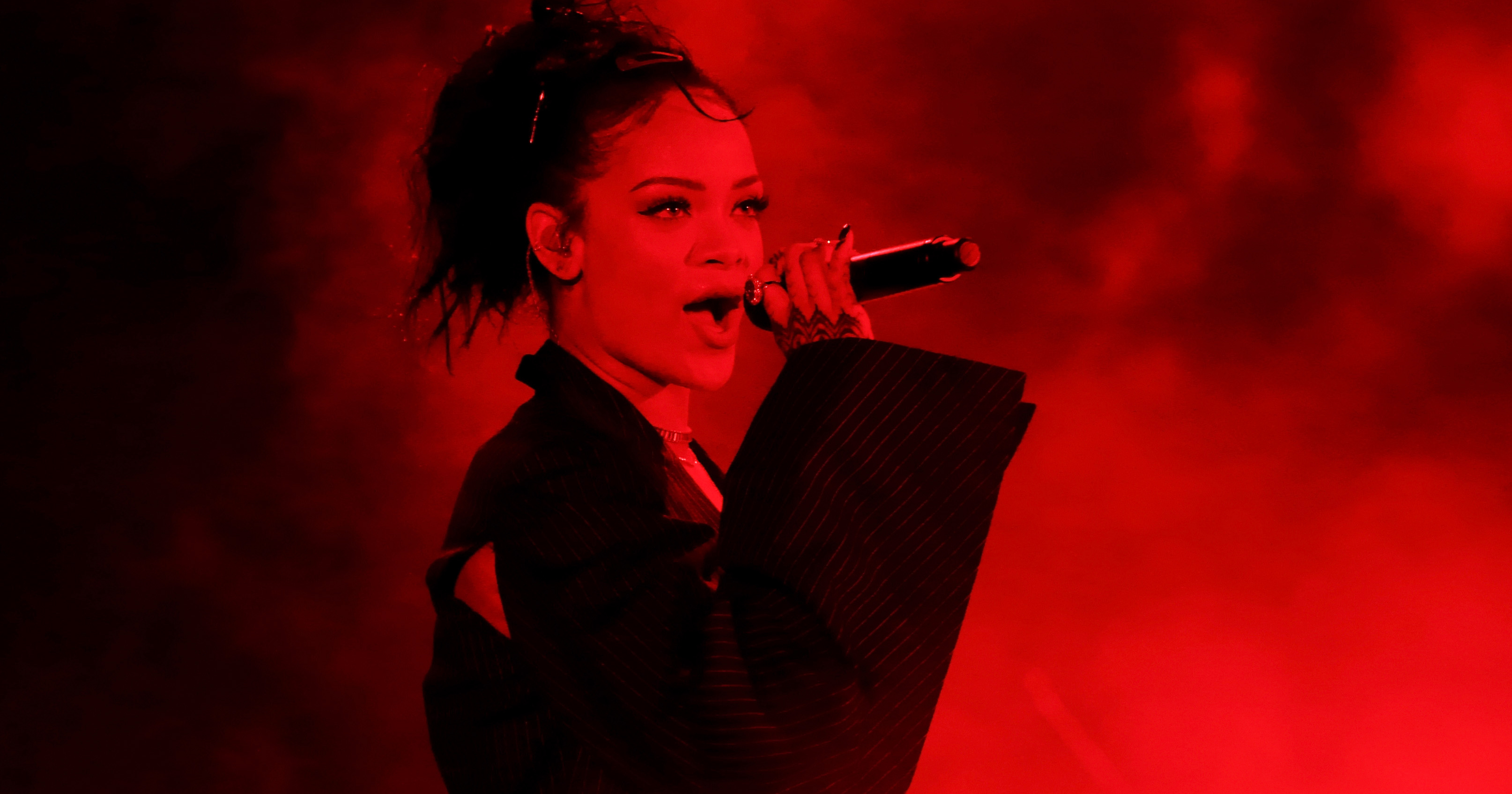 How Tall Is Rihanna The Singer Megastar Spokesmodel Rihanna Owns The