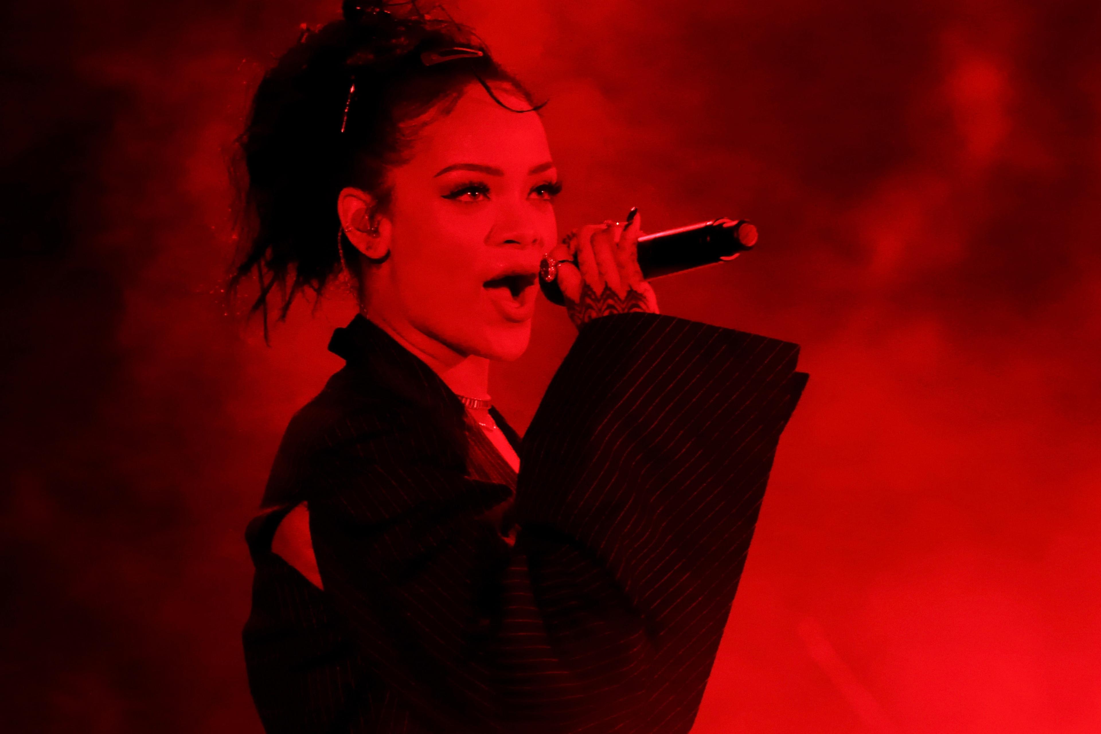 Singer Rhinna How Tall Is Rihanna The Singer Megastar Spokesmodel Rihanna Owns The
