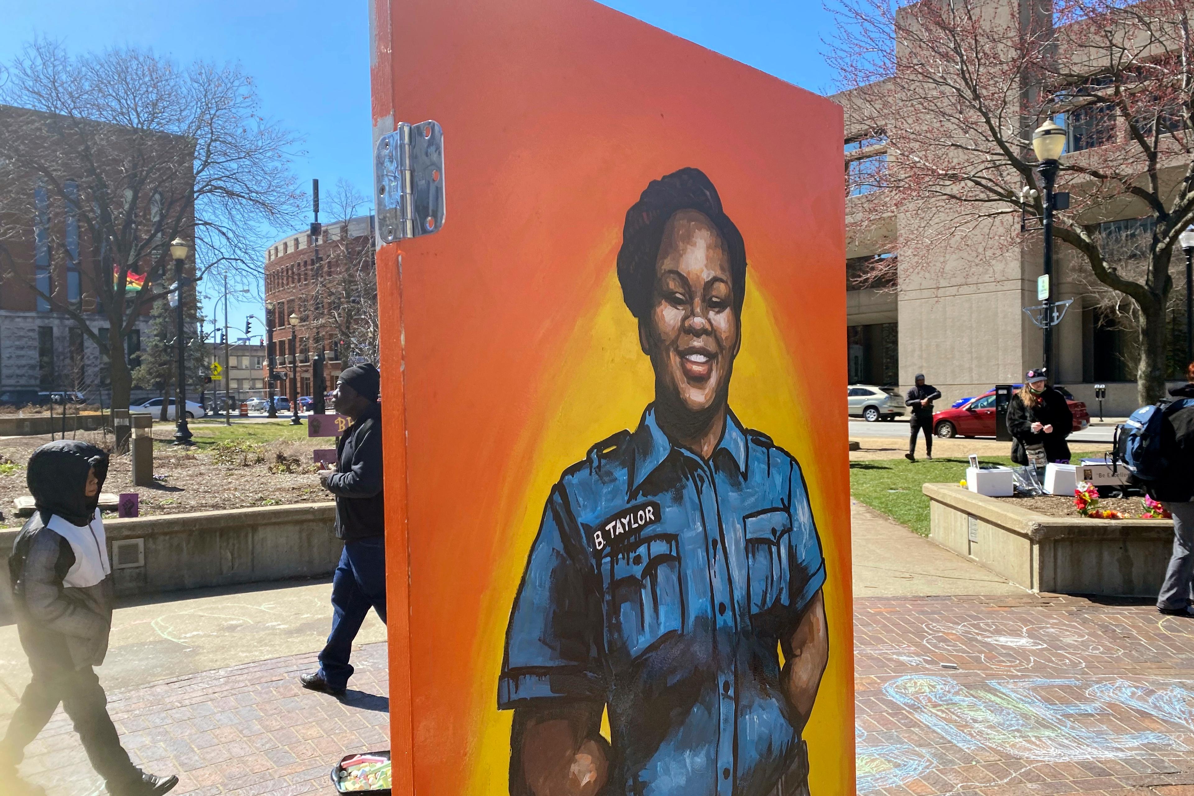 Four officers involved in the March 2020 police raid that killed Breonna Taylor were arrested by the FBI Thursday