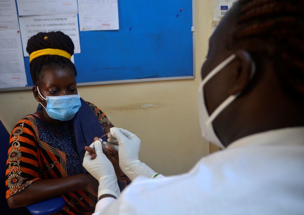 UGANDA-KAMPALA-MALARIA-TEST