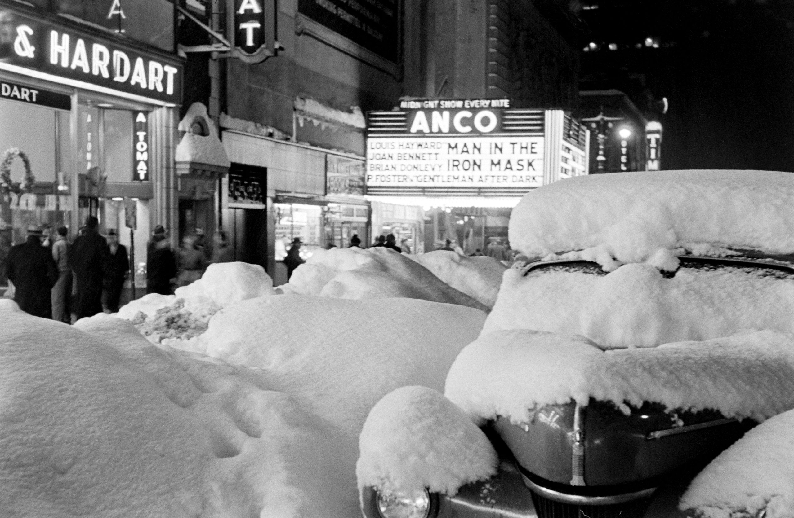The Great Blizzard of 1947: Photos of New York, Buried in White