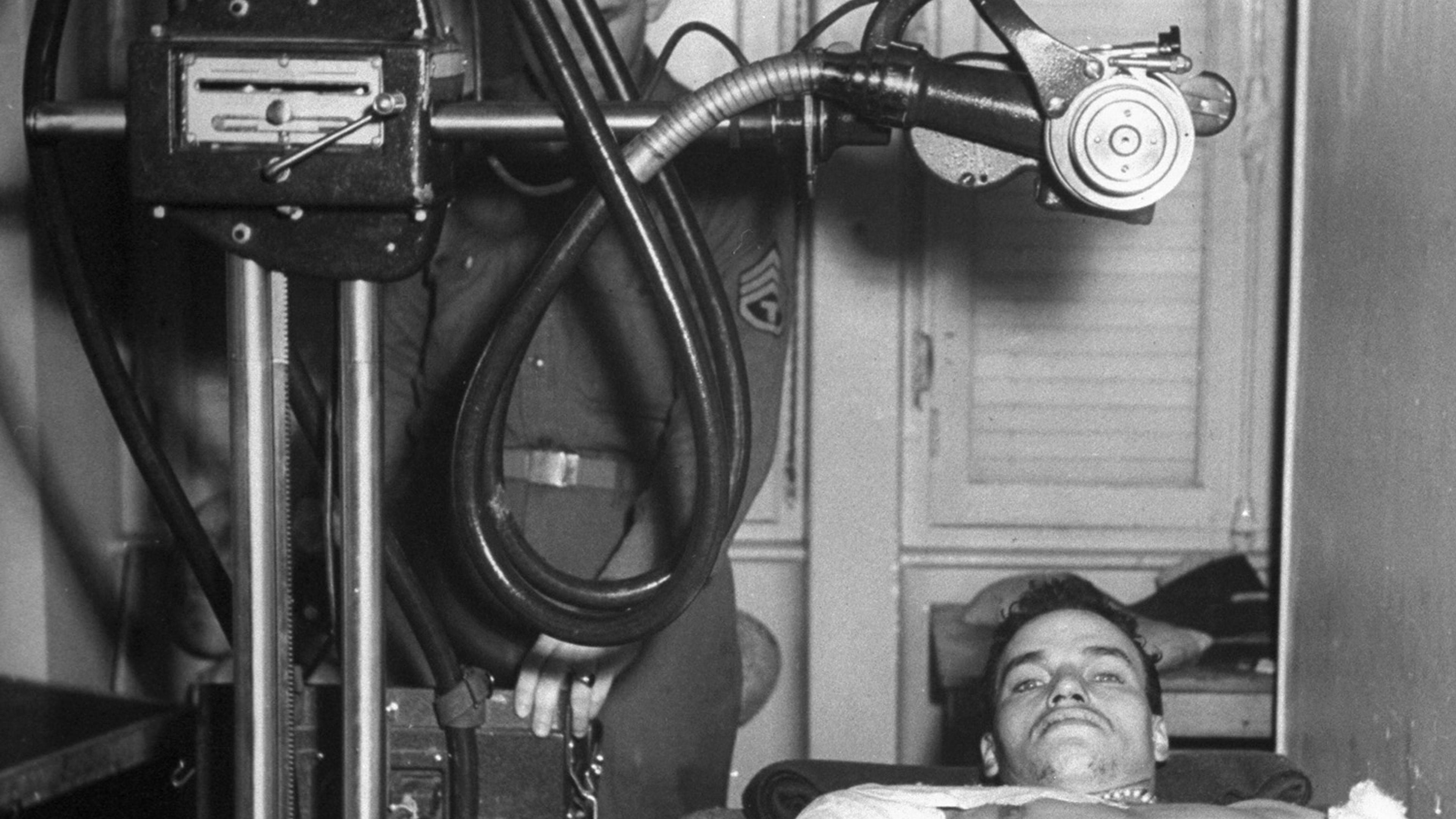 Siegfried Ruff 24 Iconic Photos That Showcase the Medical Victories of World War II