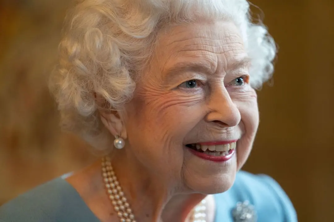 Queen Elizabeth Has COVID-19: Latest Updates