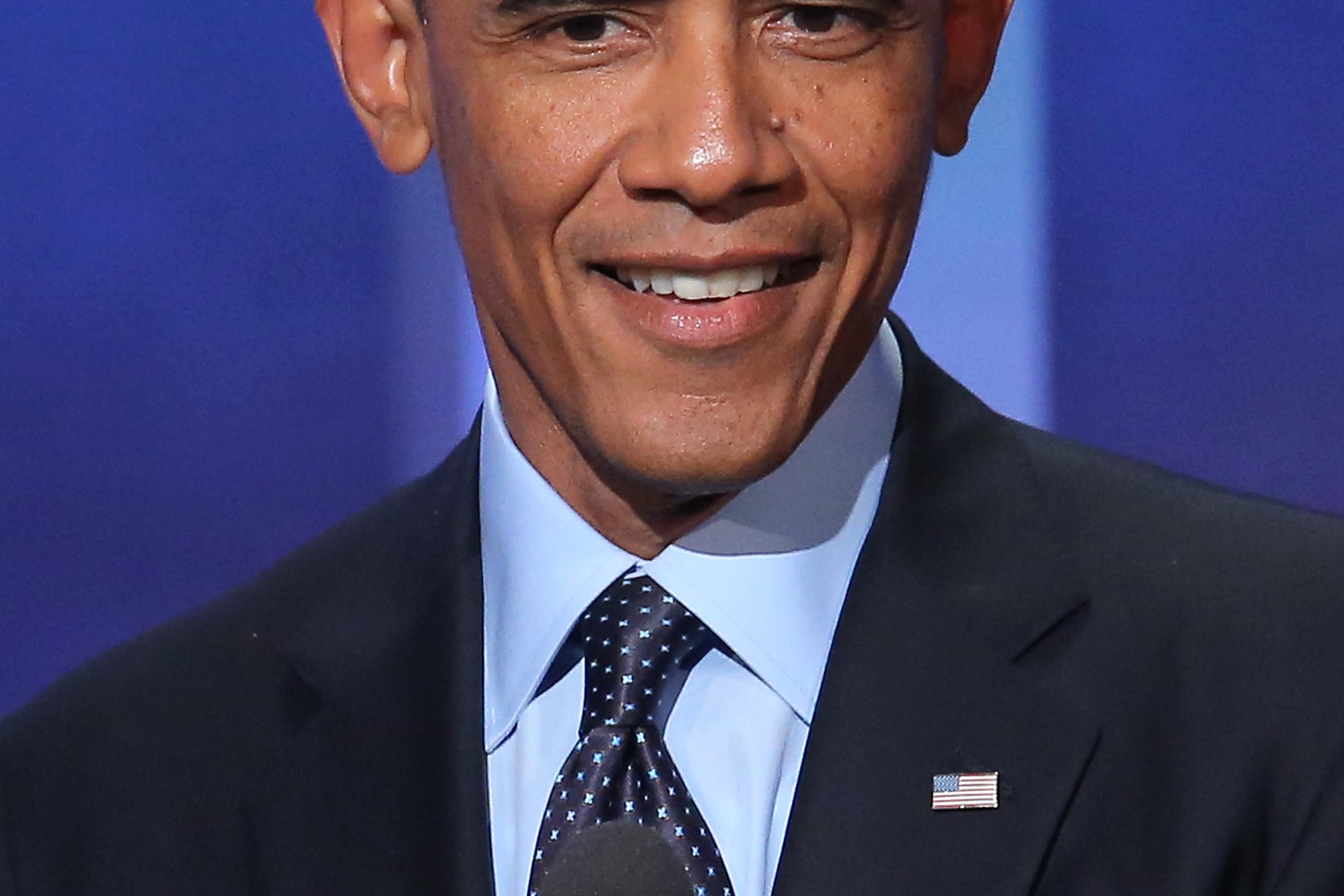 President Barack Obama Coffee Cup Salute Causes Twitter Storm President Barack Obama Coffee Cup Salute Causes Twitter Storm