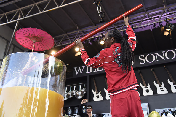 Snoop Dogg Breaks Gin and Juice Guinness World Record