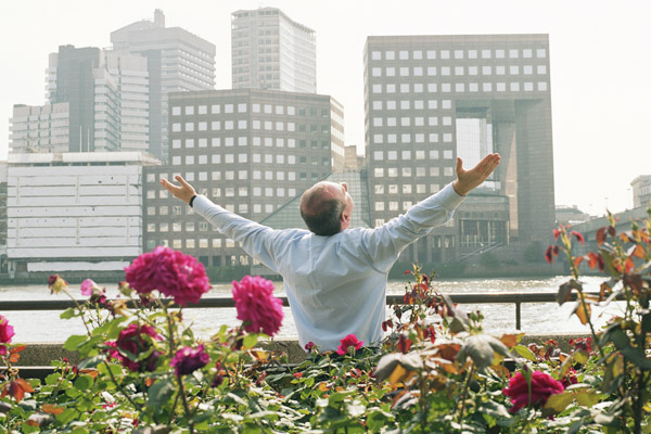 Make your boss happy by demonstrating enthusiasm, gratitude, and respect, among other things.