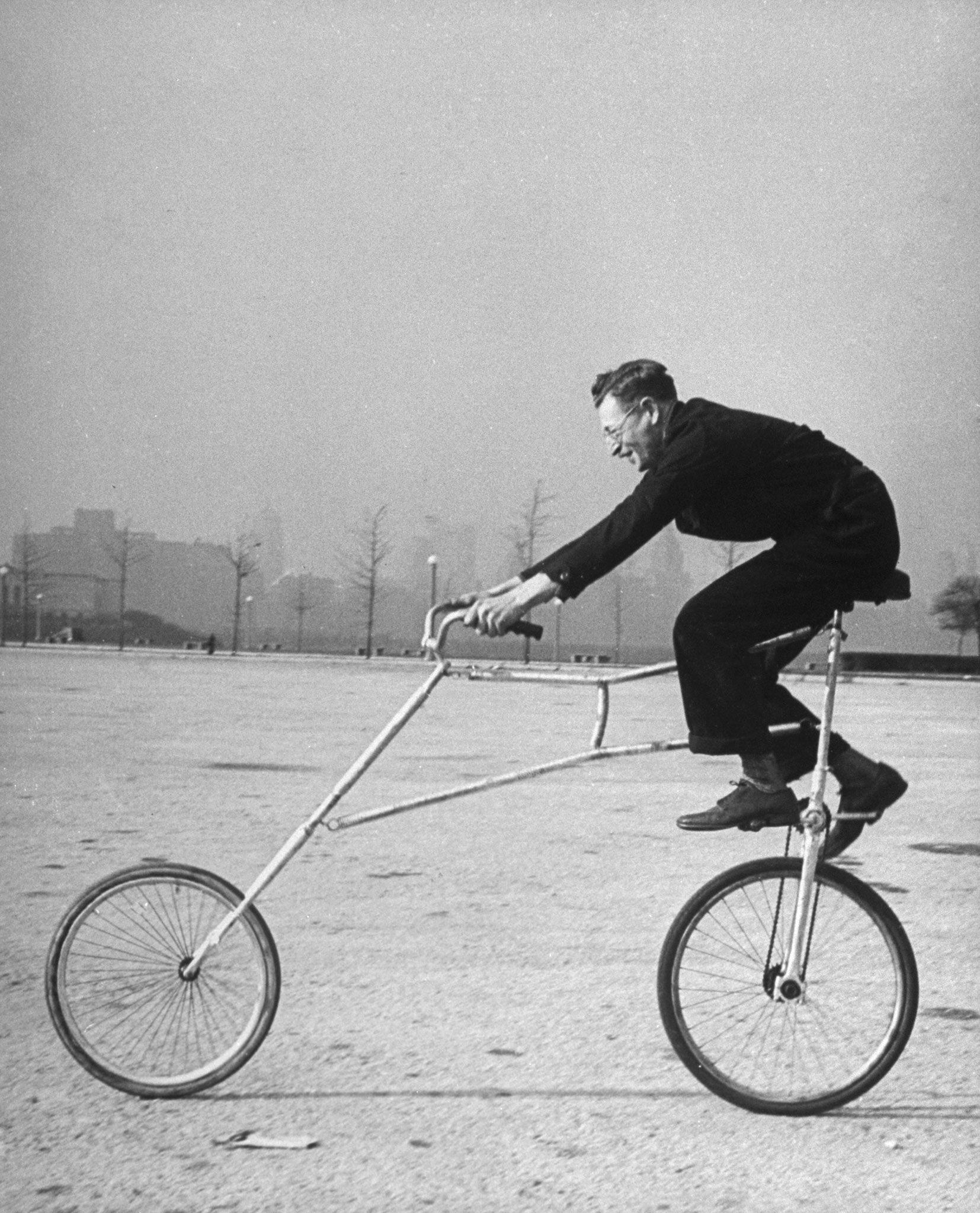 Bizarre, Virtually Unrideable Bikes Built by Chicagoans in the 1940s
