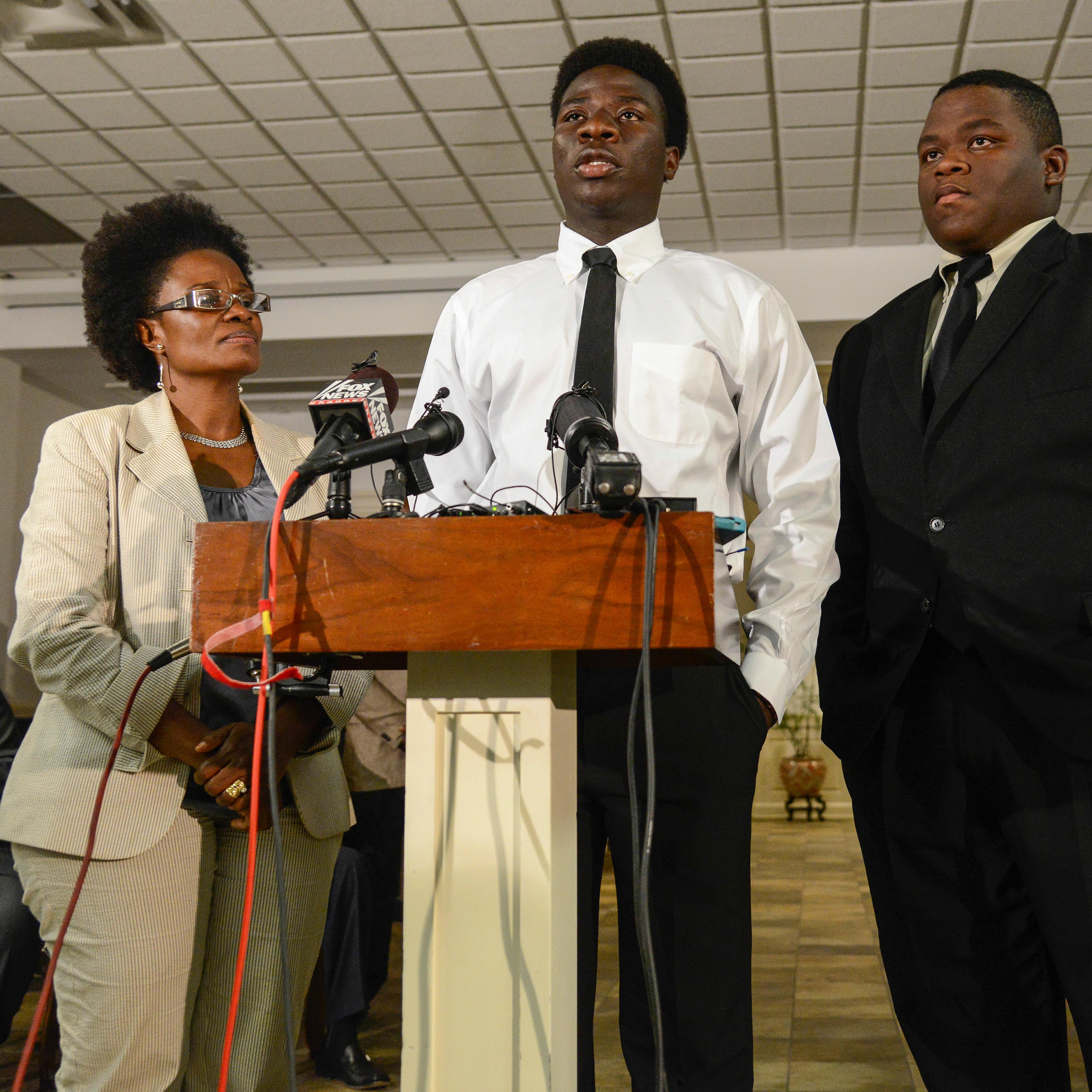 Karsiah Duncan, Mike Rawlings, Saymendy Lloyd