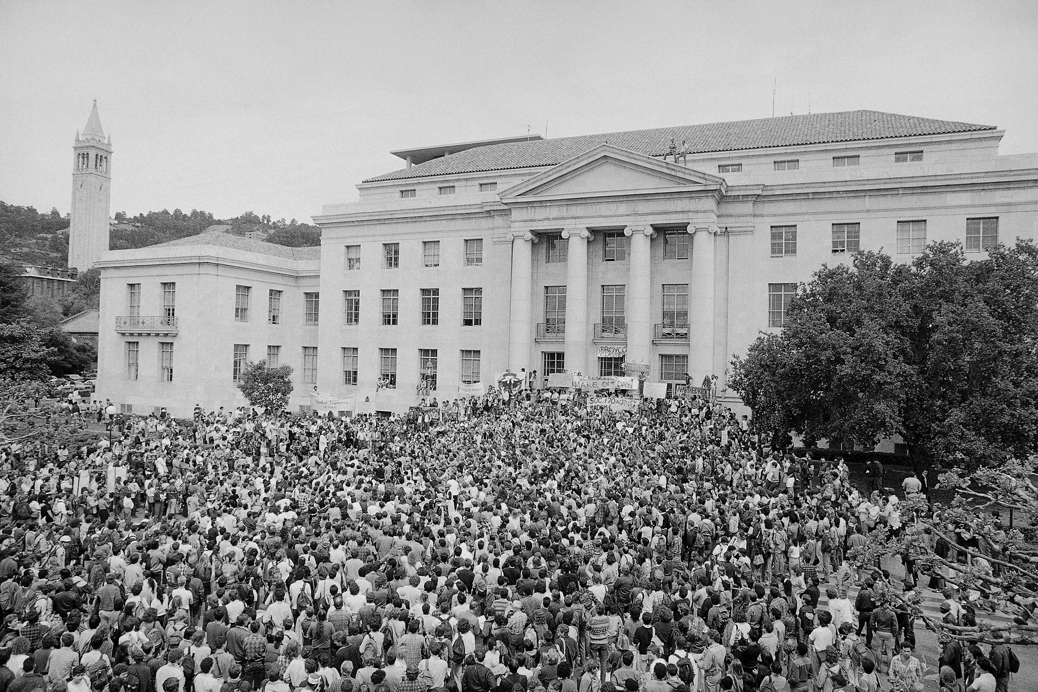 Several thousand students crowd into Sproul Plaza on the University of CaliforniaÑBerkeley campus in protest of the university's business ties with apartheid South Africa on April 16, 1985. The University of California eventually authorized the withdrawa