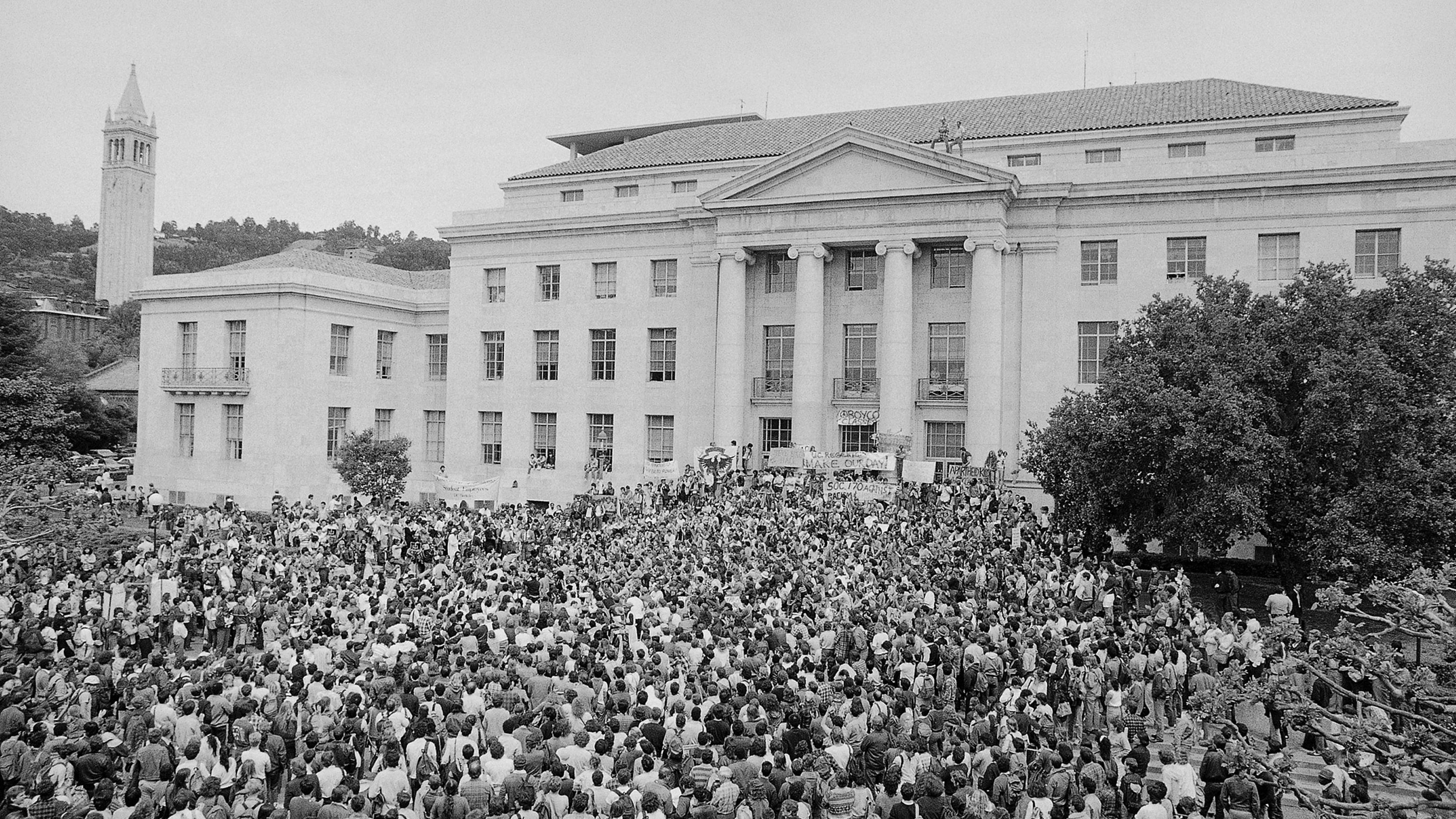 Several thousand students crowd into Sproul Plaza on the University of CaliforniaÑBerkeley campus in protest of the university's business ties with apartheid South Africa on April 16, 1985. The University of California eventually authorized the withdrawa