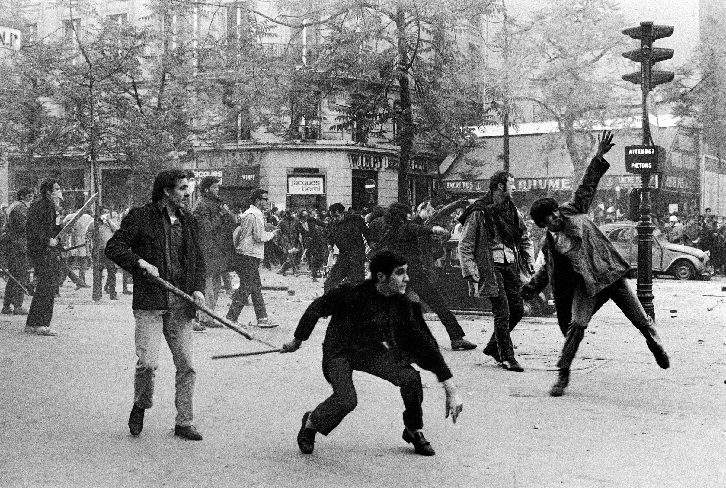 protest-boulevard-saint-germain-paris-france-bruno-barbey-magnum