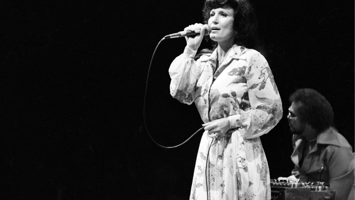 Country Radio Still Won't Play Loretta Lynn's 'The Pill' - Music