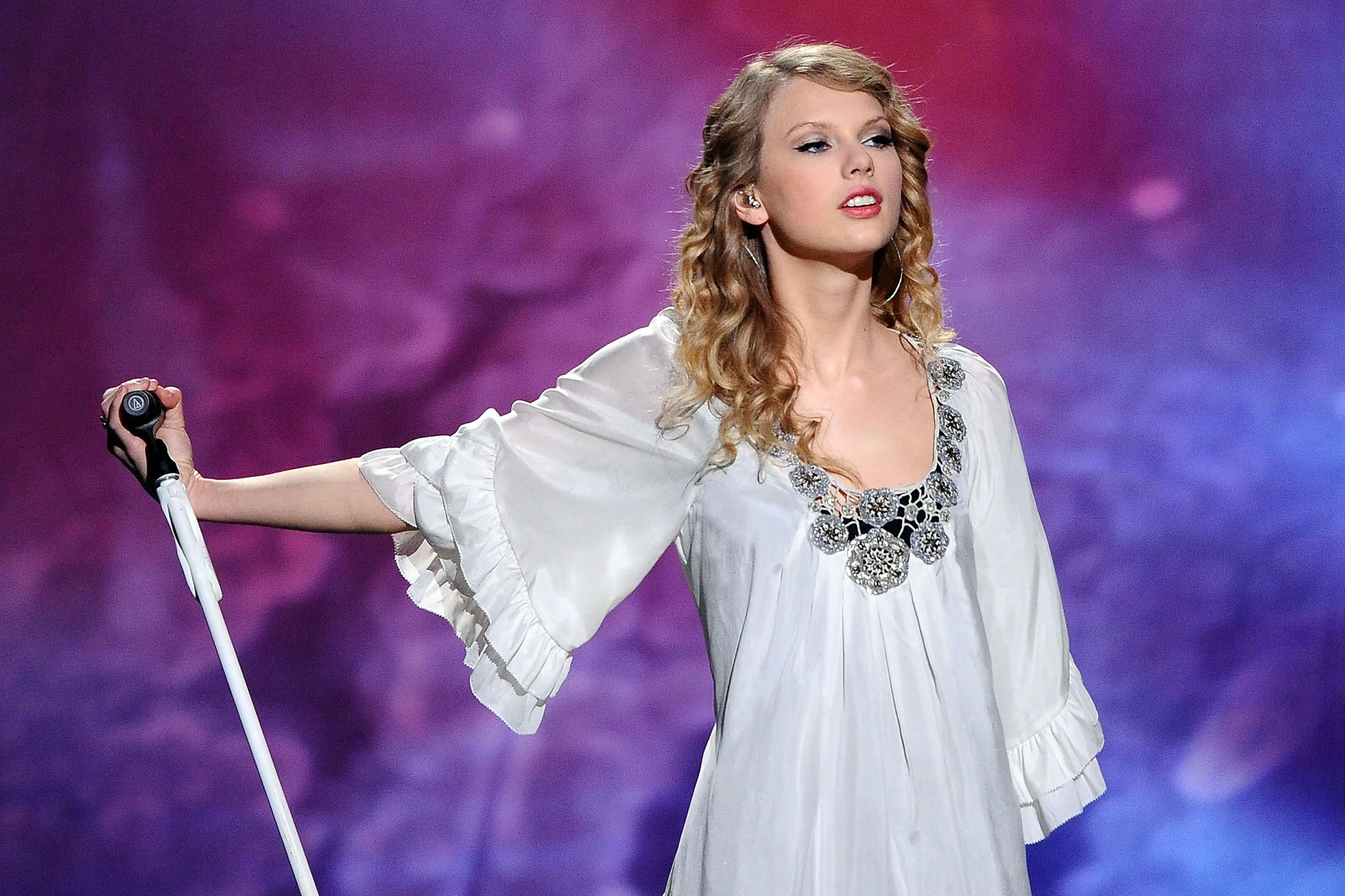 The Dress: Taylor Swift Says It's Black and Blue Not White and Gold The Dress: Taylor Swift Says It's Black and Blue Not White and Gold