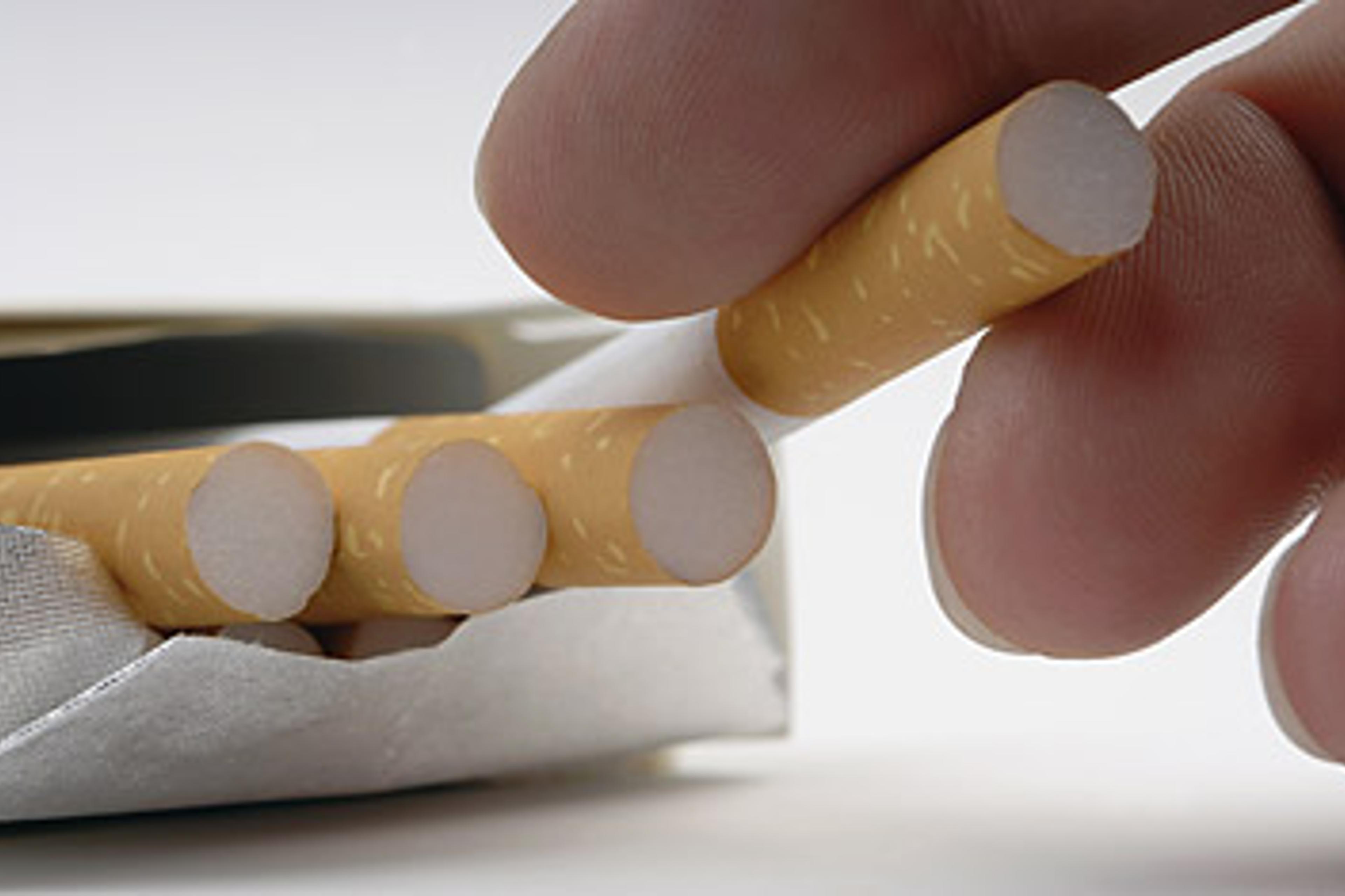 electronic cigarette lung diseases Experts warn that flavored e-cigarettes can cause irreversible lung damage, as seen in a U.S. teenager who developed