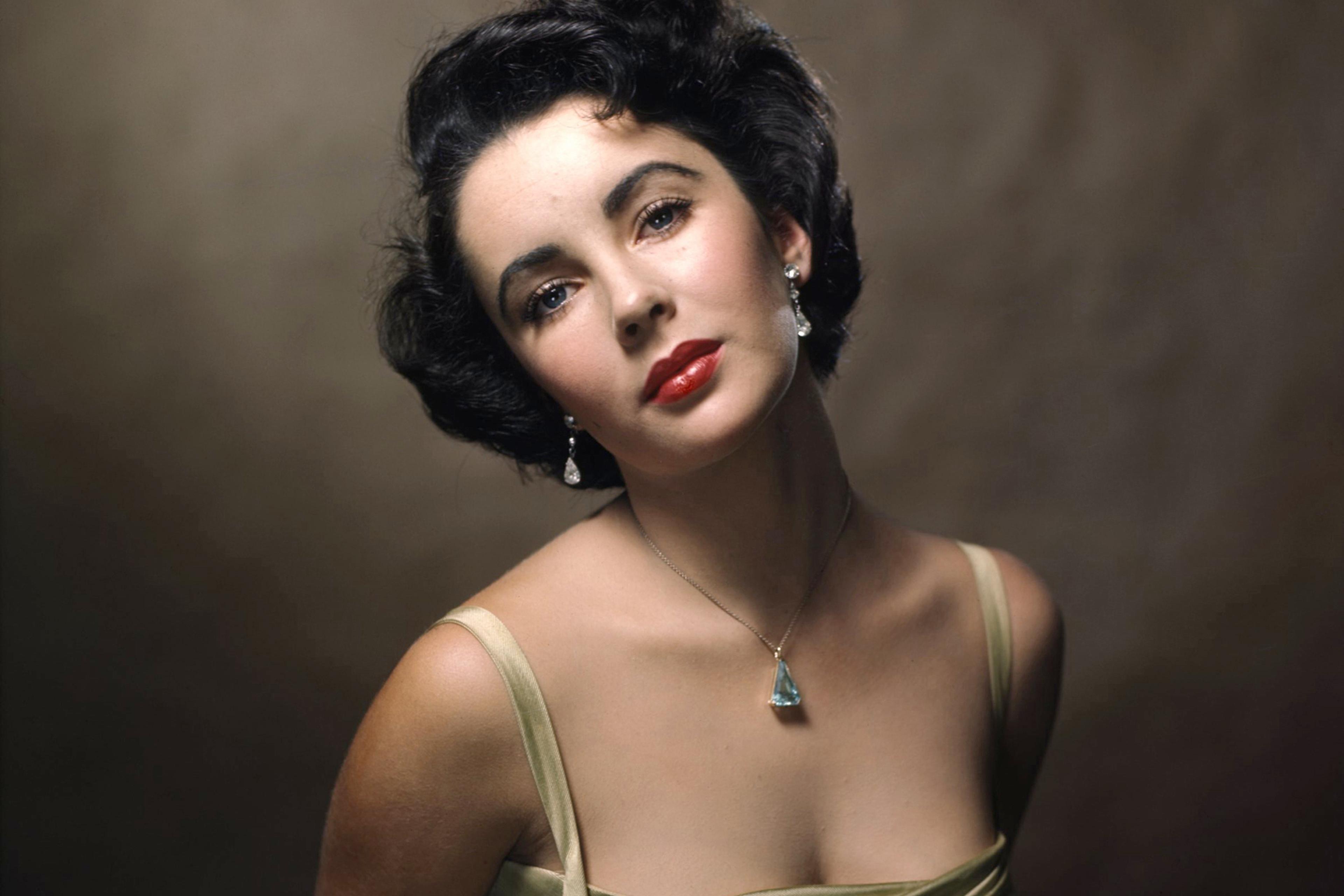 Elizabeth Taylor Iconic Halsman Portrait: Behind the Photo
