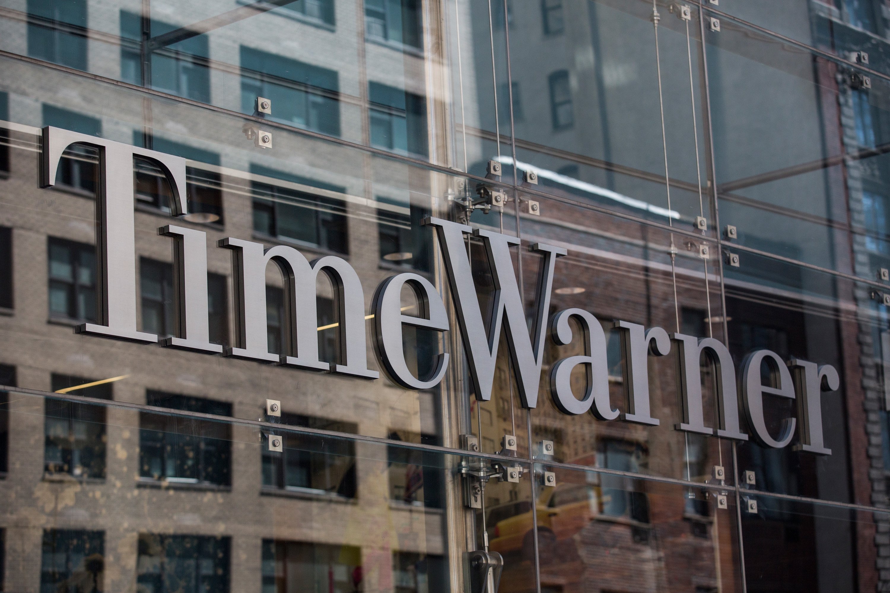 Trump and Clinton Skeptical About AT&amp;T, Time Warner Merger