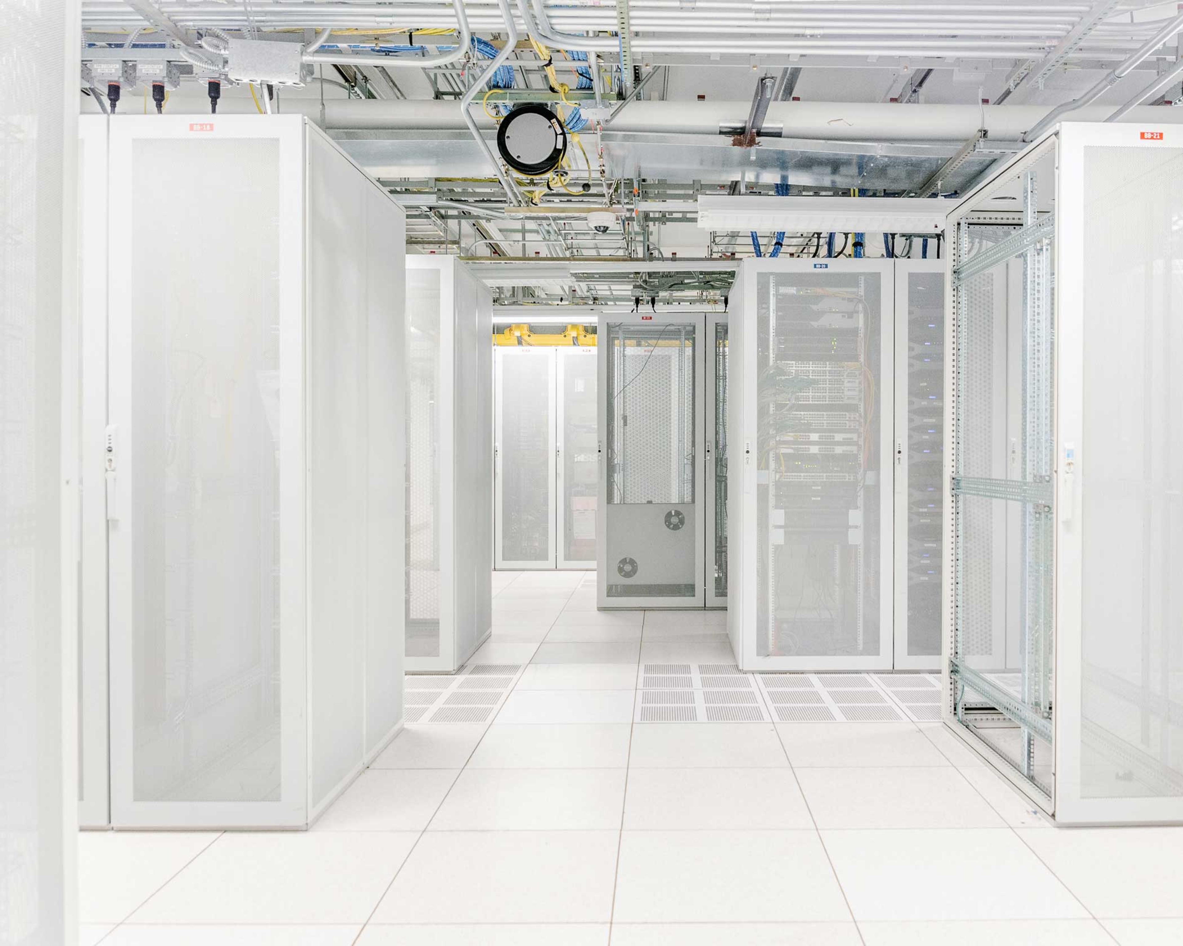 Internet Riser Room Inside the New York ‘Hotels’ Where the Internet Lives