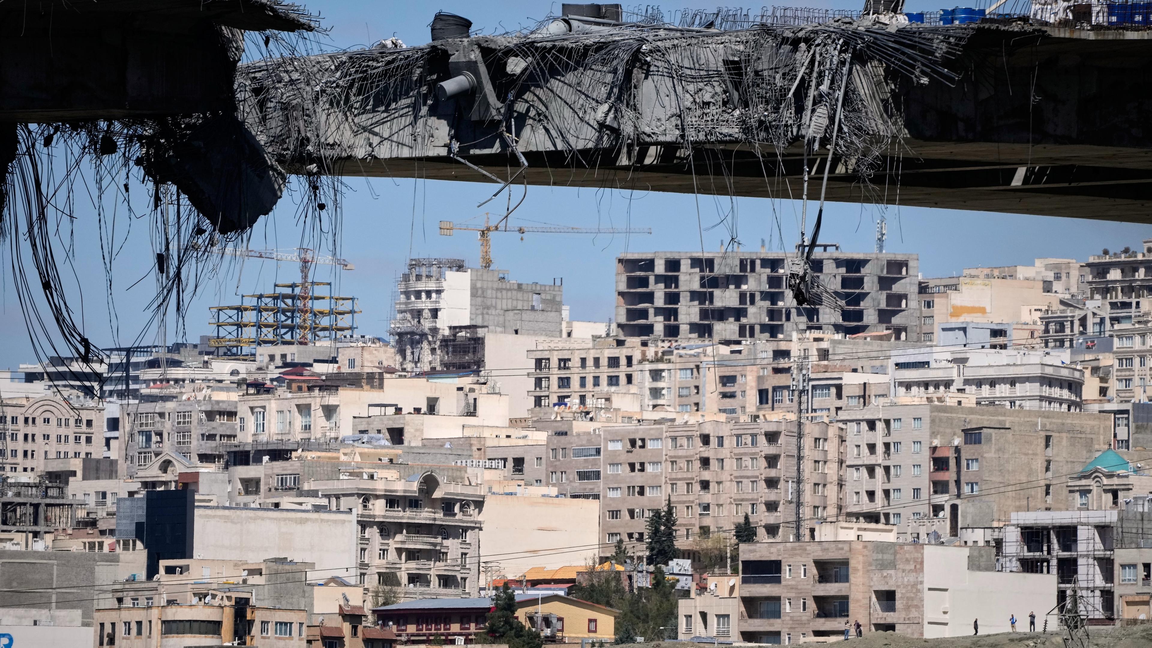 Trump Again Threatens to Bomb Iran's Power Plants If Strait of Hormuz Not Open by Tuesday