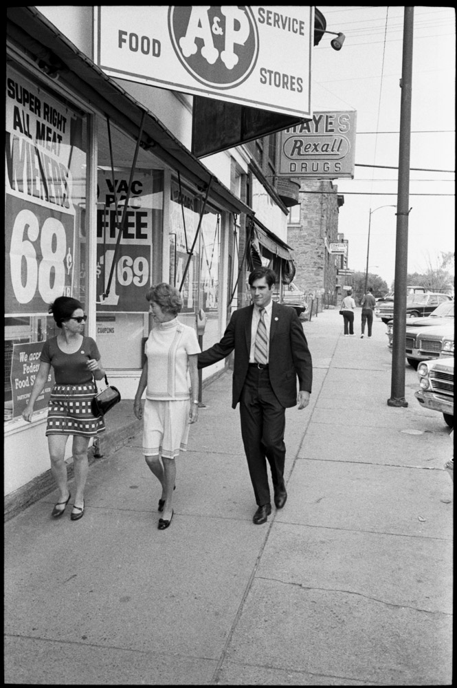 Behind the Cover: The Unseen Photos of Lenore and Mitt Romney