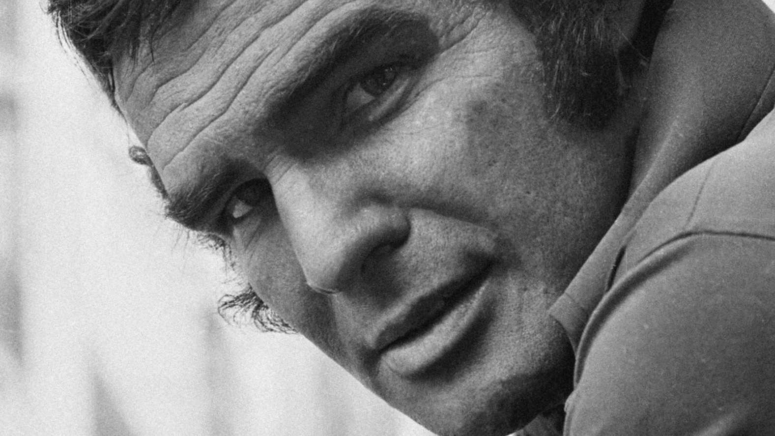 did burt reynolds smoke cigarettes Burt Reynolds Was a Star With Nothing to Hide