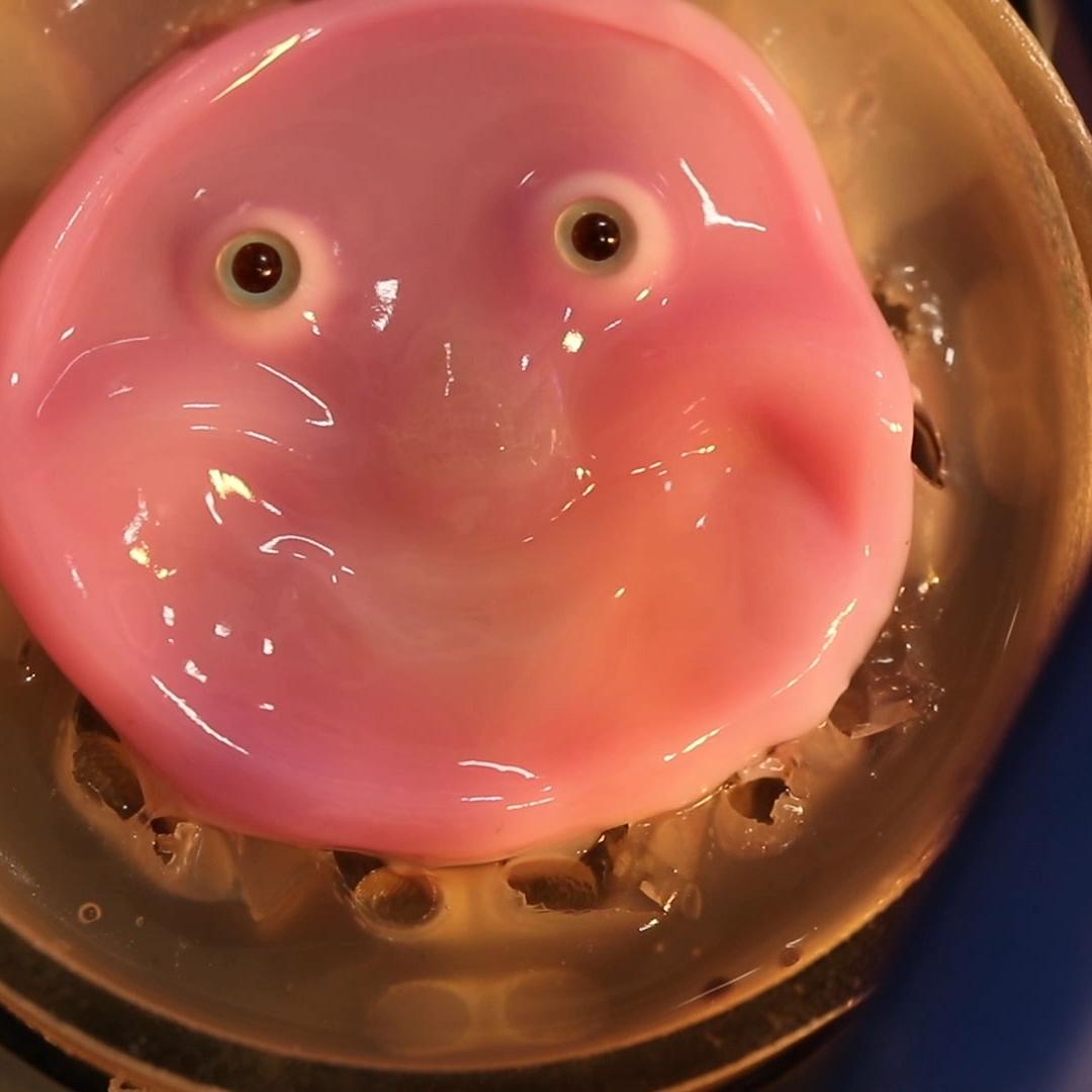 Researchers have discovered a new way to bind "skin" to solid structures through anchors