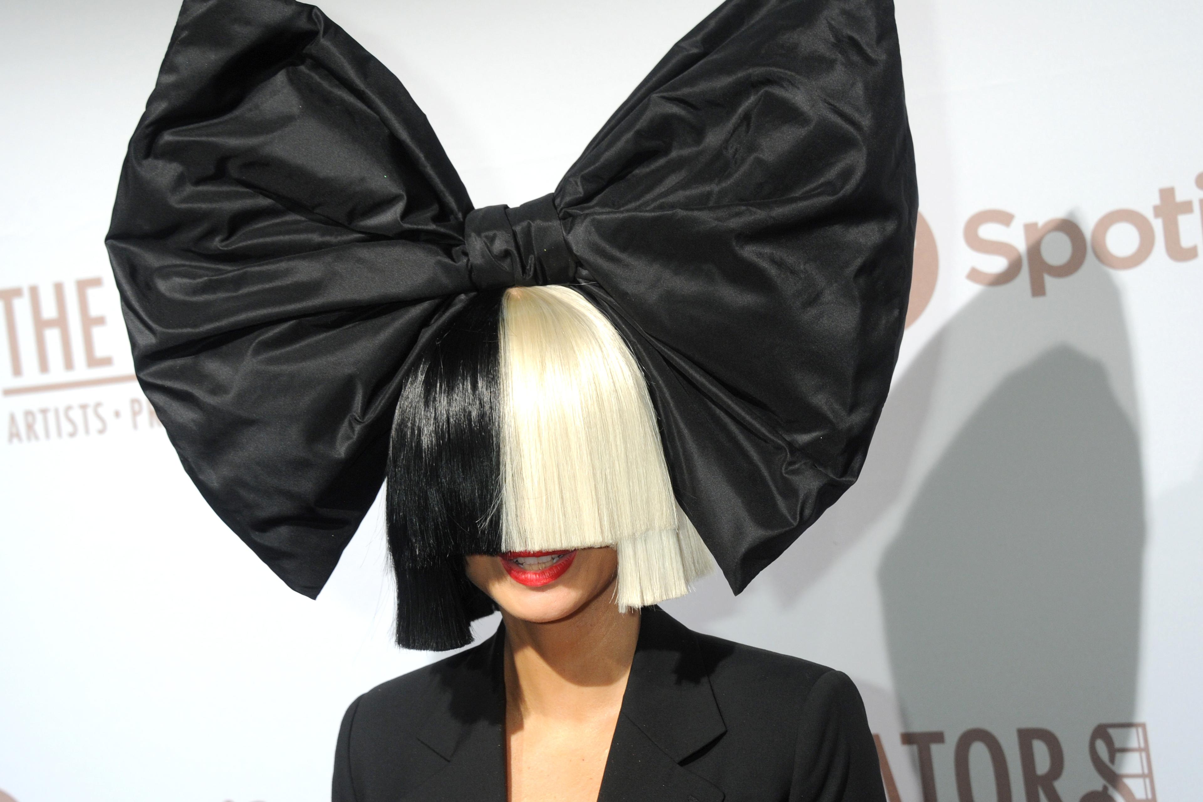 Snapchat Debuts Sia Filter That Will Transform Your Look Snapchat Debuts Sia Filter That Will Transform Your Look