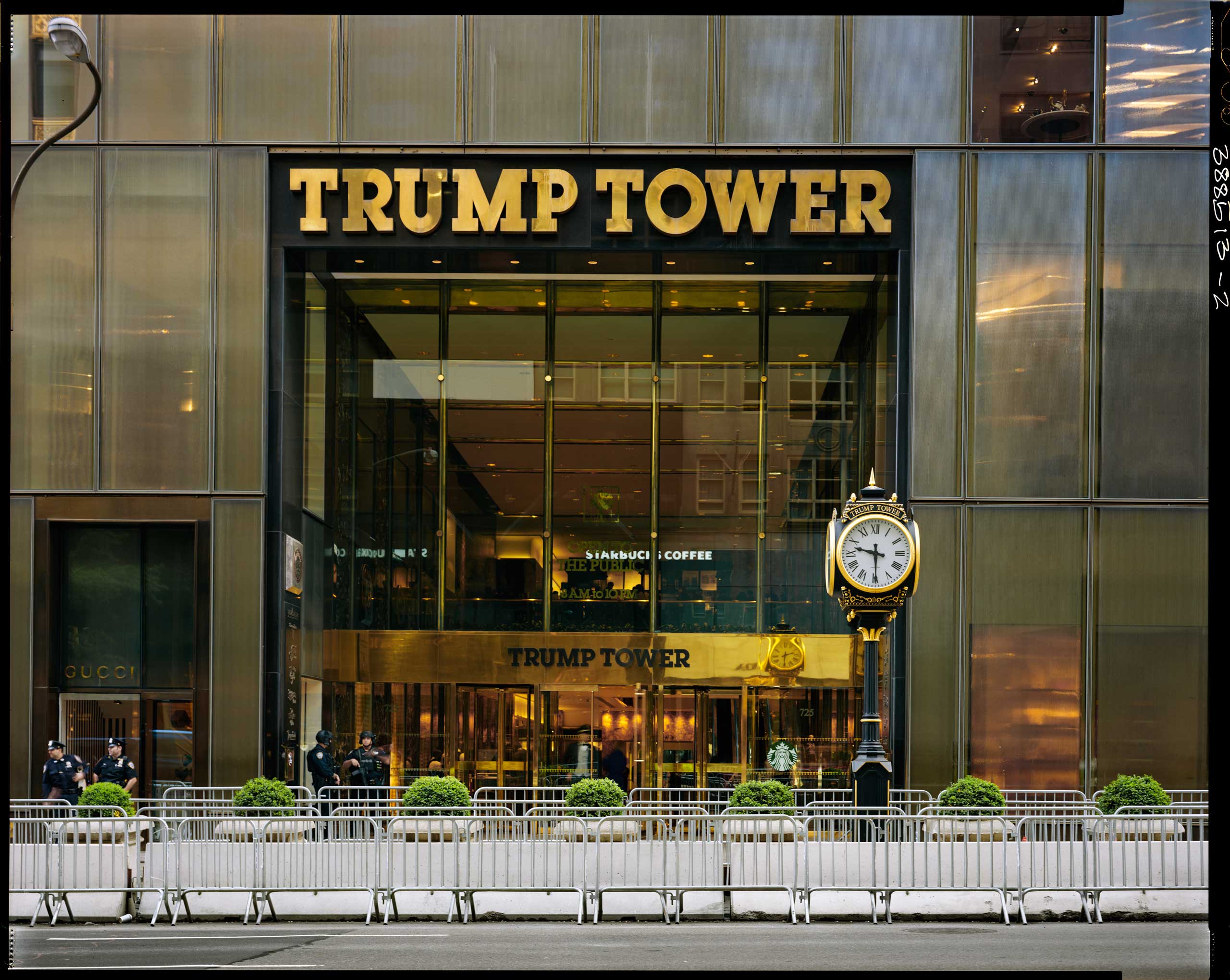 <b>Translation of caption from <i>Liberation:</i><b> 9:30 am, May 3, 2017, 5th Avenue. It’s Fort Knox in midtown Manhattan. The man in the red tie has not skimped on the gold color, we are reminded of Scrooge McDuck on this already outrageously wealthy avenue. Designed in 1981 and finished by 1985, nobody payed attention to this ingot-shaped building. Melania would like to live here permanently, causing enormous security issues on top of an exuberant price tag. Good news, after all, the number of New York Times subscribers has doubled since Donald Trump’s arrival in office. 
