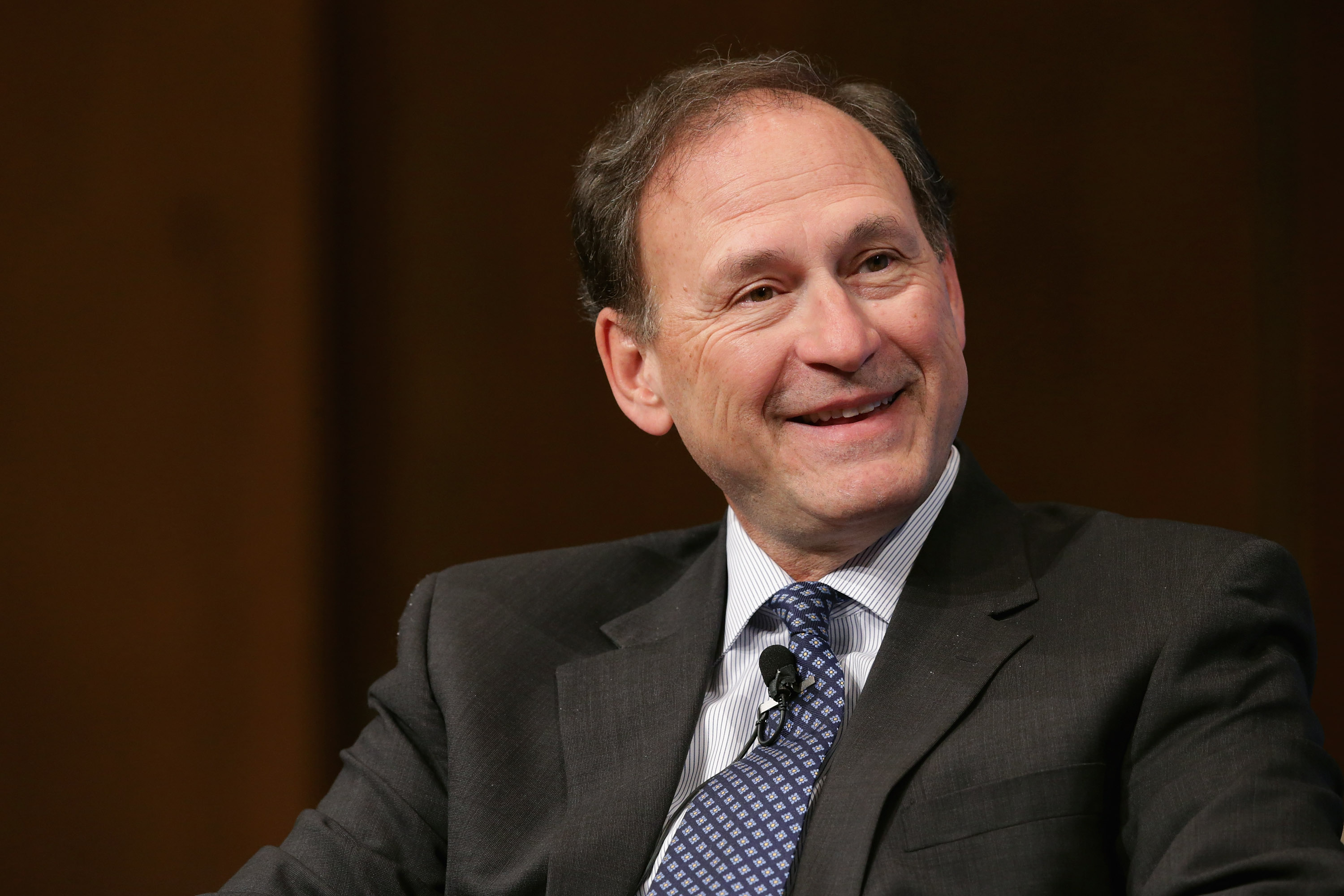 Samuel Alito's Political Identity: Conservative Roots Revealed Clearly