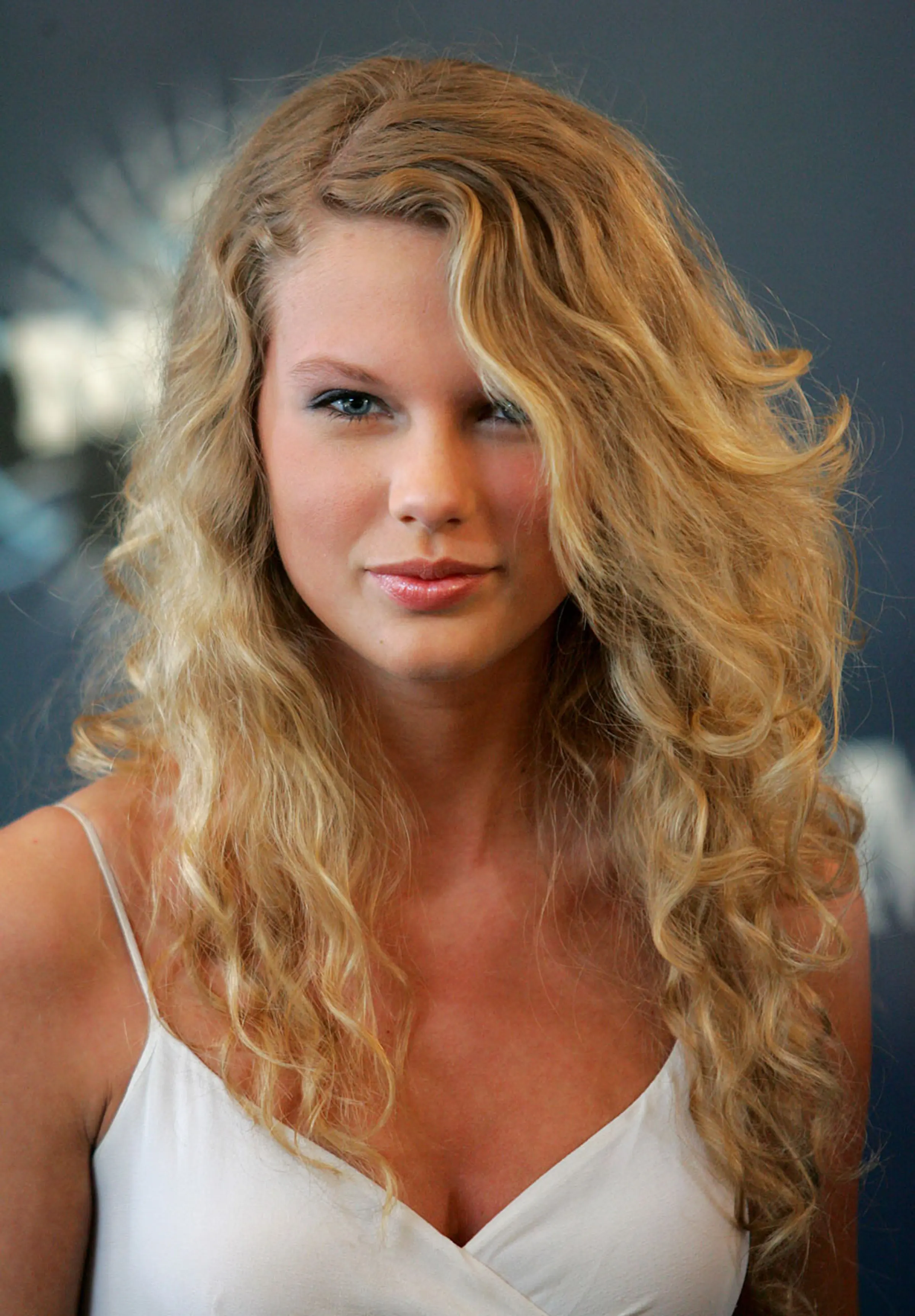 The Dress: Taylor Swift Says It's Black and Blue Not White and Gold The Dress: Taylor Swift Says It's Black and Blue Not White and Gold