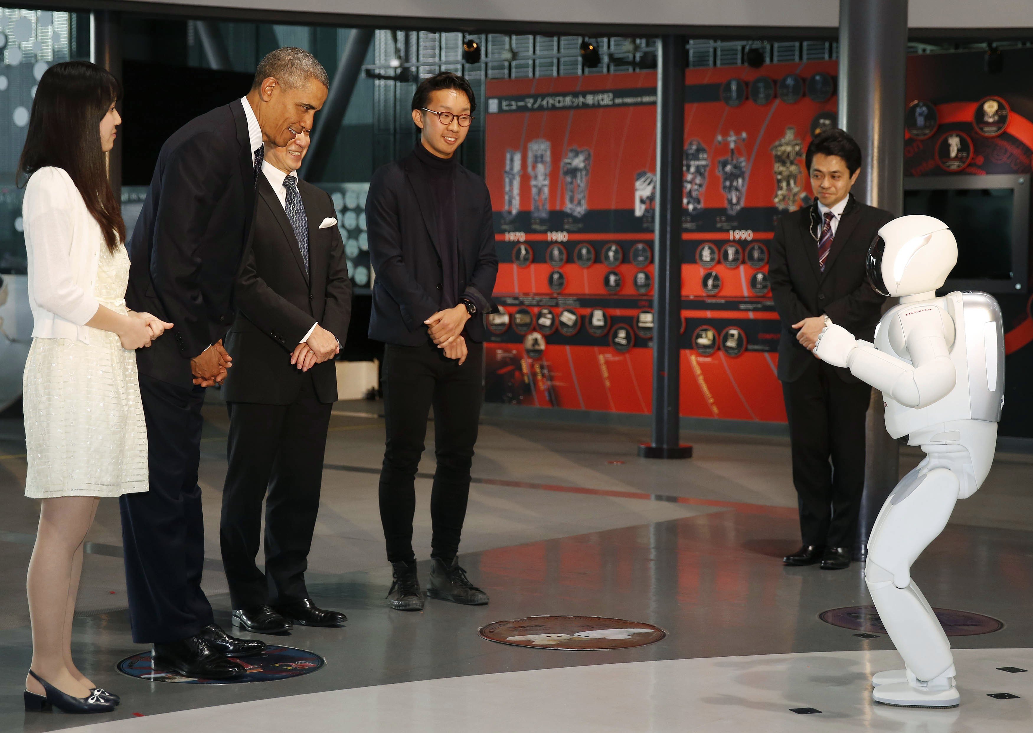 VIDEO: Barack Obama Meets ASIMO The Robot In Japan