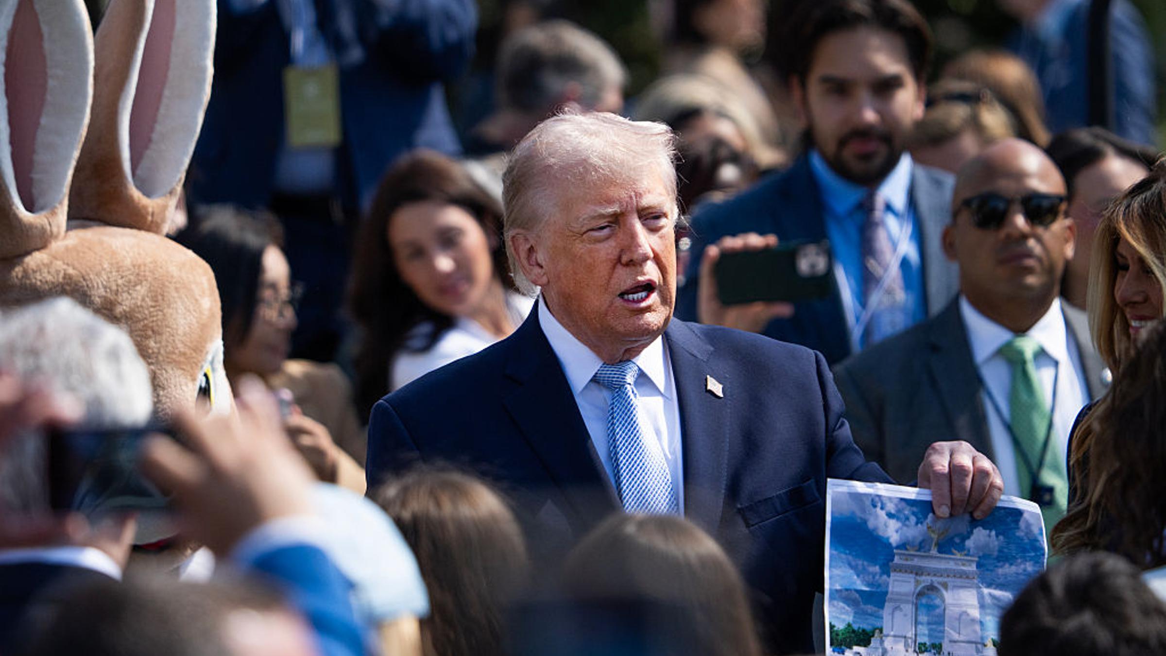 How Trump's Proposed Triumphal Arch Stacks Up Against Others Around the World