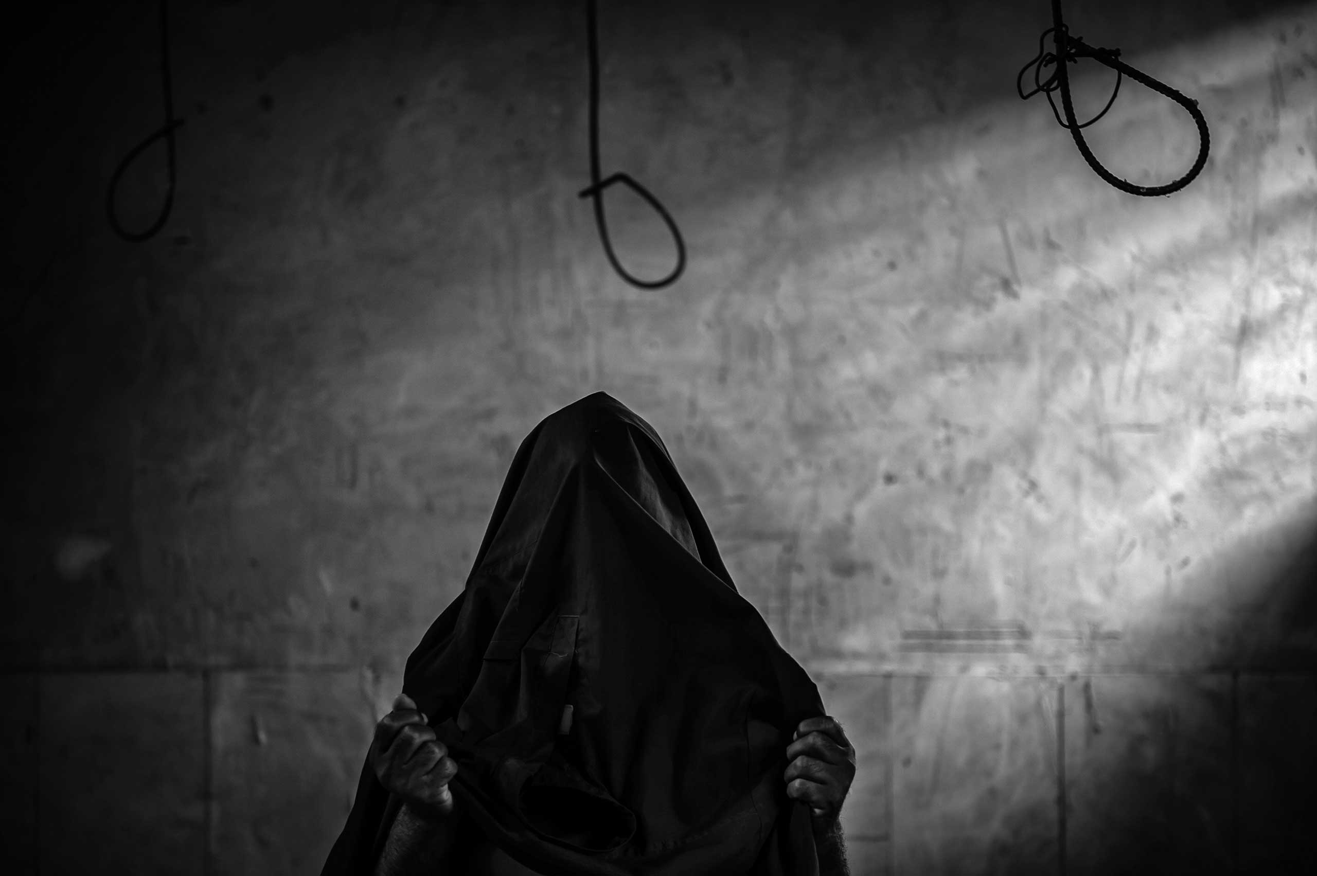 The following images were taken in a central Tehran mental hospital between June and December 2012: Many patients in the hospital spend hours motionless.