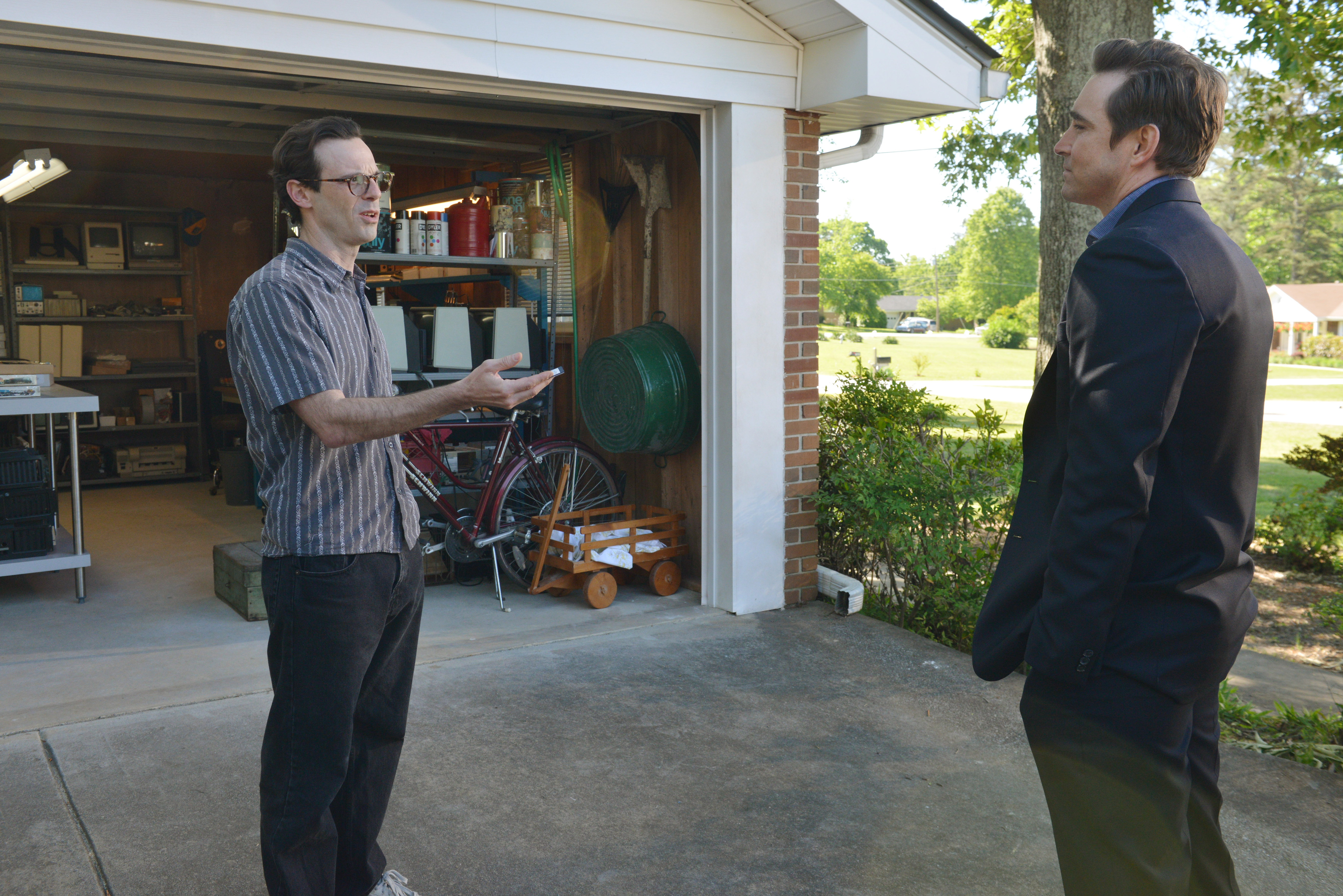 Scoot McNairy as Gordon Clark and Lee Pace as Joe MacMillan - Halt and Catch Fire _ Season 2, Episode 10 - Photo Credit: Richard DuCree/AMC