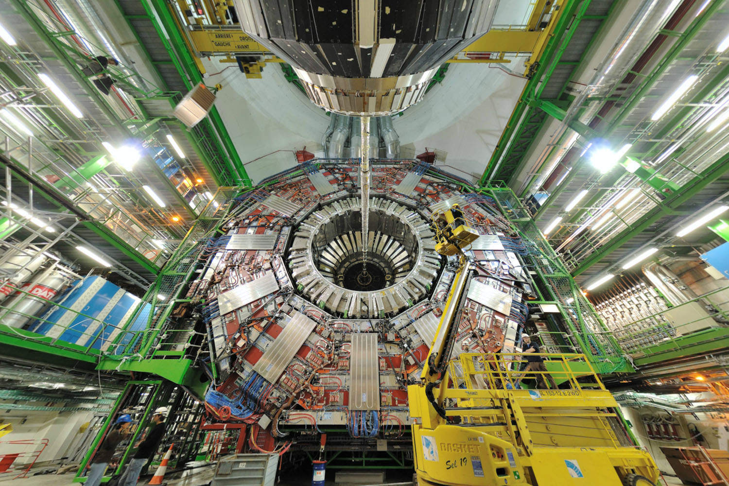 Interactive Panorama: Step Inside the Large Hadron Collider