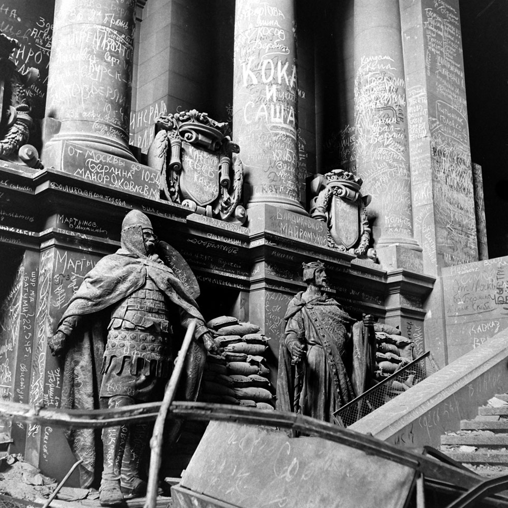 Adolf Hitler's Bunker and the Ruins of Berlin: Photos From 1945