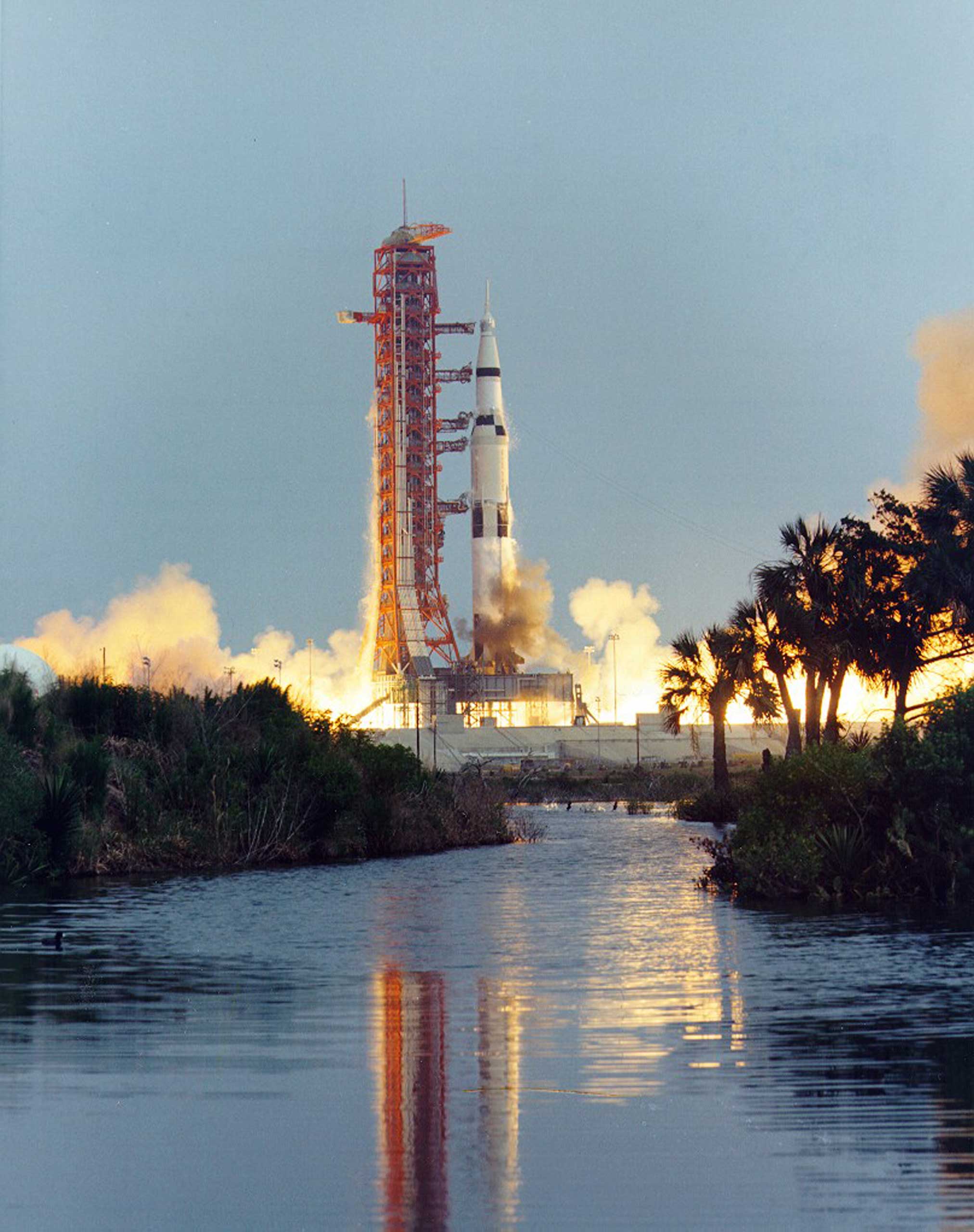 A Successful Failure A Brief History Of The Apollo 13 Mission Bell